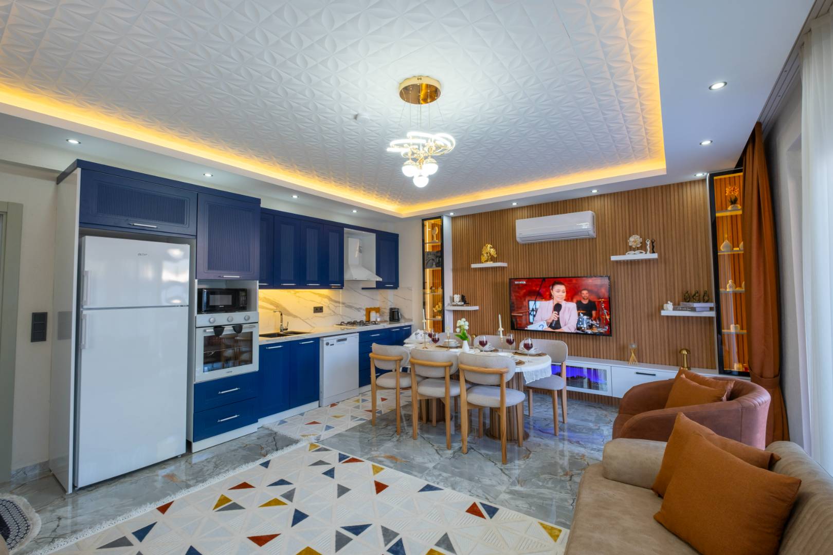 Seydikemer Gerişburnu'nda Modern Tasarımlı, Özel Havuzlu, İkiz Villa