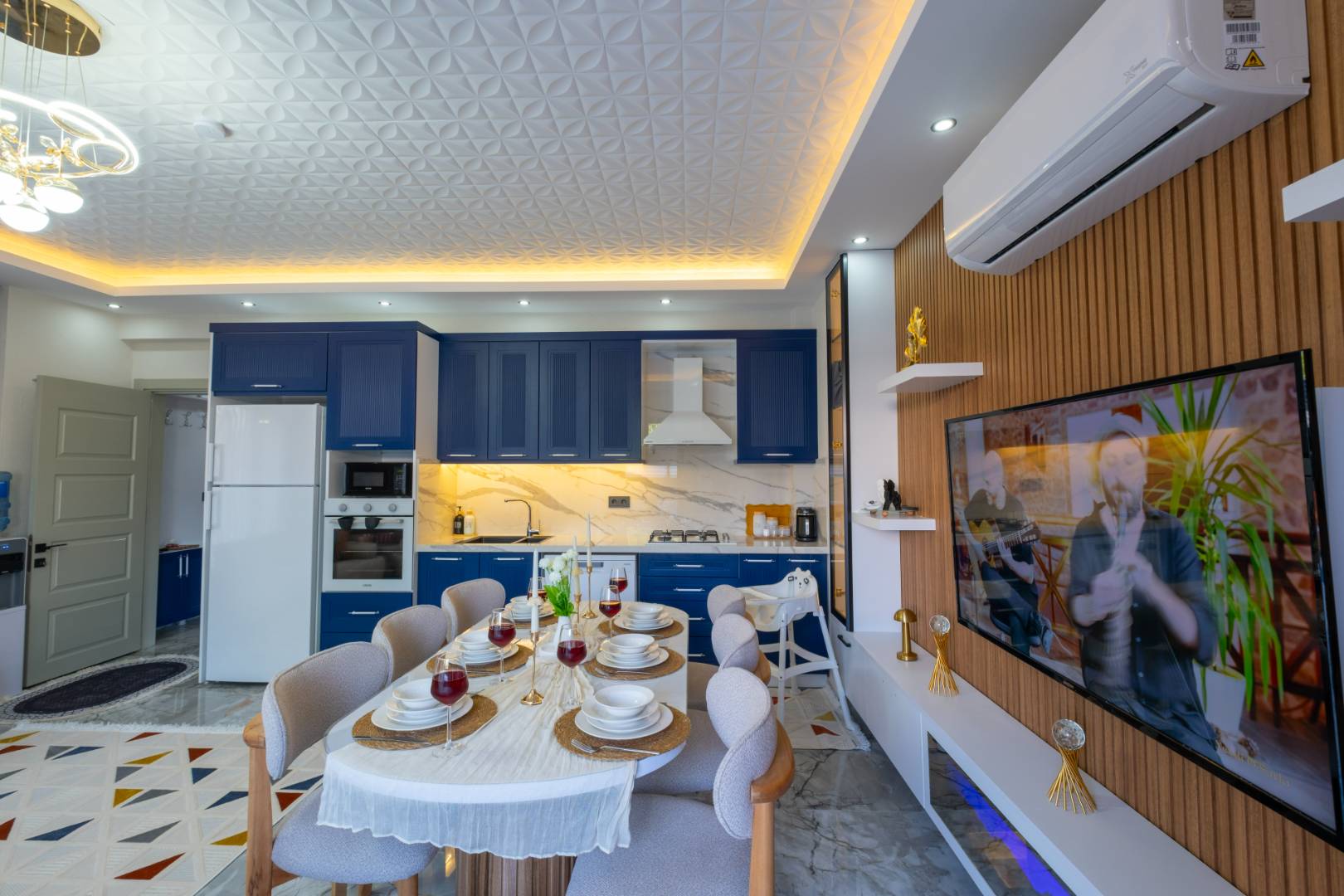 Seydikemer Gerişburnu'nda Modern Tasarımlı, Özel Havuzlu, İkiz Villa
