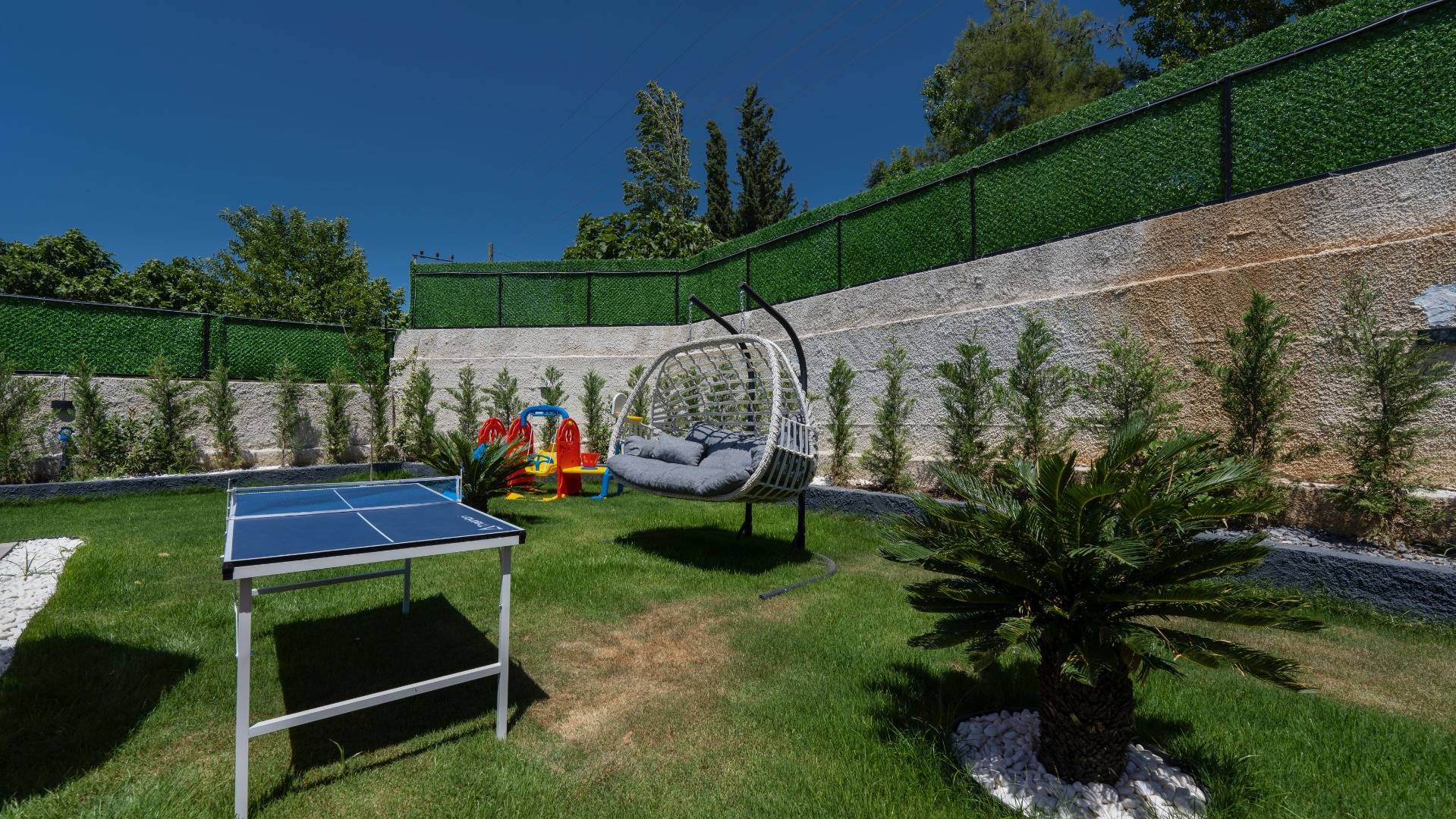 Seydikemer Kadıköy'de Yemyeşil Bahçeli, Özel Havuzlu, Çocuk Oyun Alanlı Villa