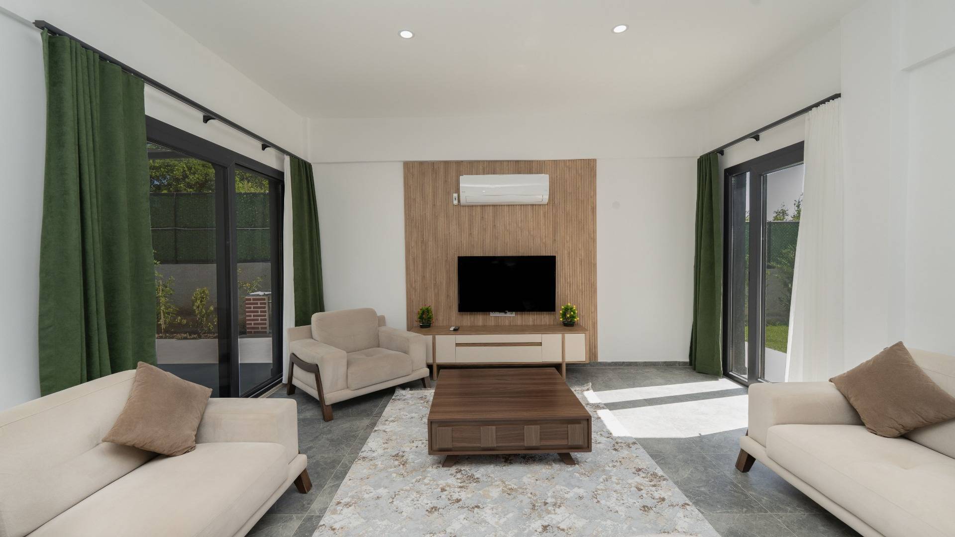 Seydikemer Kadıköy'de Yemyeşil Bahçeli, Özel Havuzlu, Çocuk Oyun Alanlı Villa