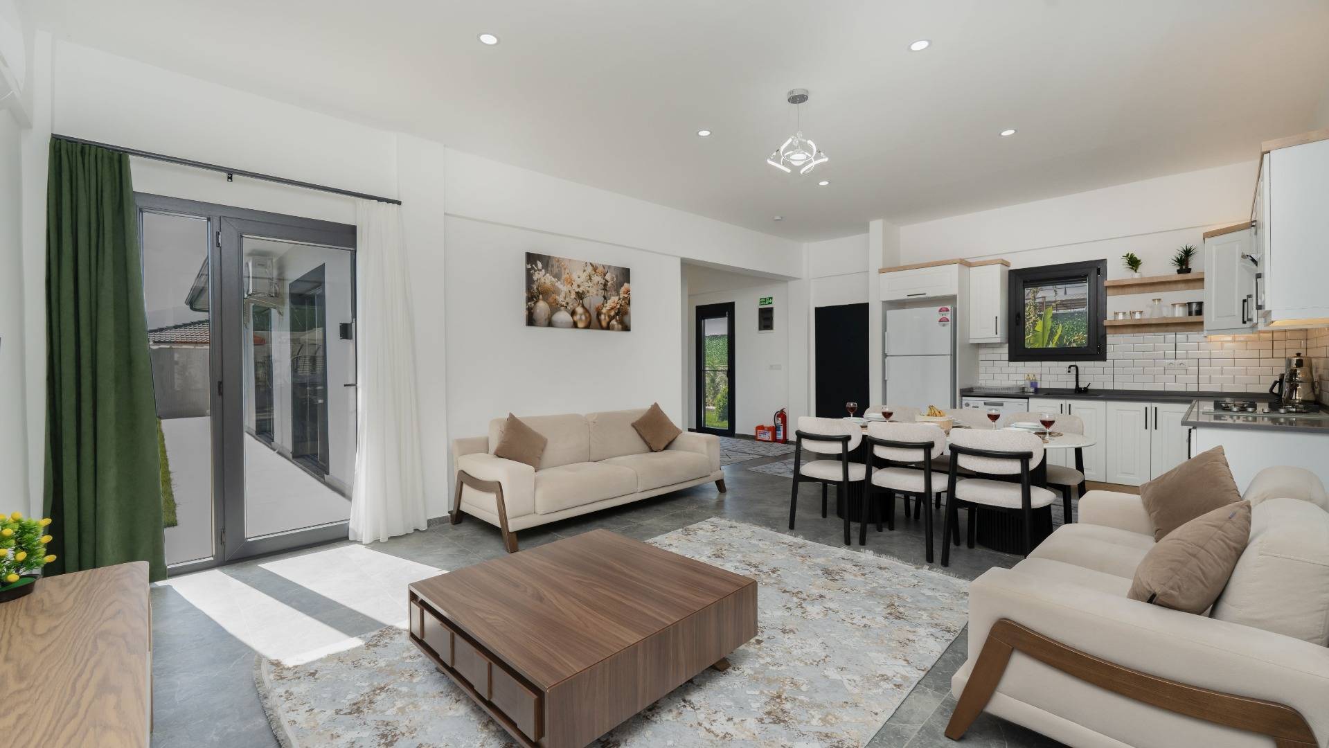 Seydikemer Kadıköy'de Yemyeşil Bahçeli, Özel Havuzlu, Çocuk Oyun Alanlı Villa