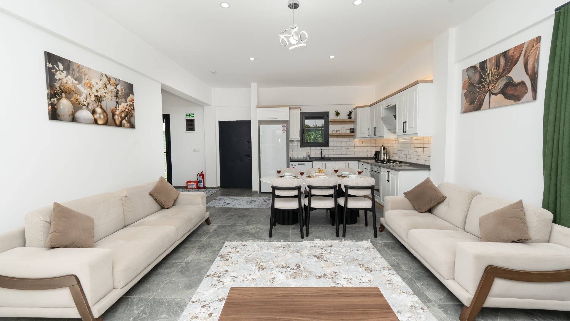 Seydikemer Kadıköy'de Yemyeşil Bahçeli, Özel Havuzlu, Çocuk Oyun Alanlı Villa