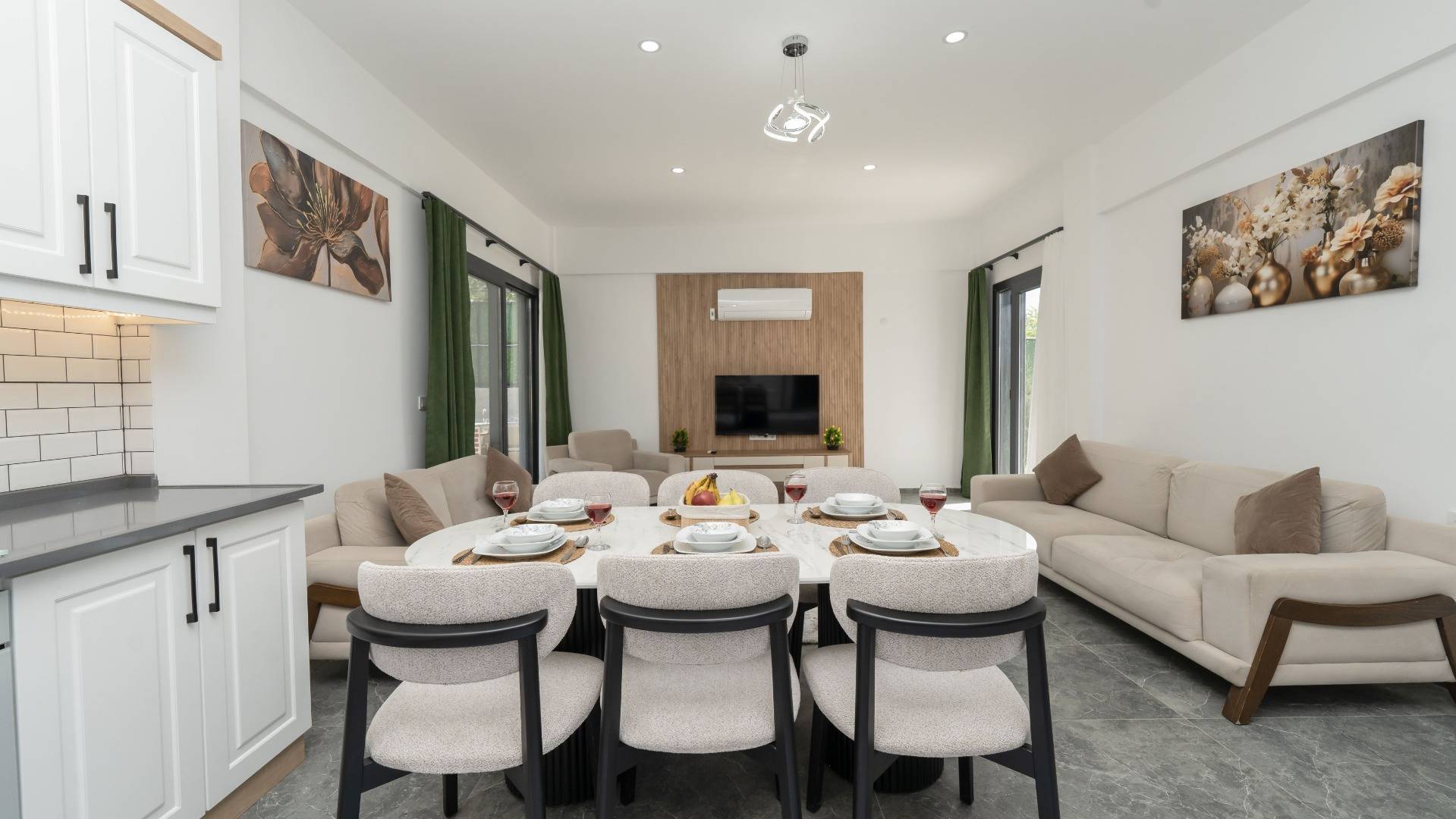 Seydikemer Kadıköy'de Yemyeşil Bahçeli, Özel Havuzlu, Çocuk Oyun Alanlı Villa