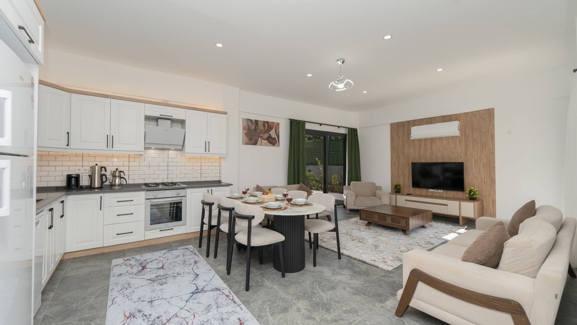 Seydikemer Kadıköy'de Yemyeşil Bahçeli, Özel Havuzlu, Çocuk Oyun Alanlı Villa