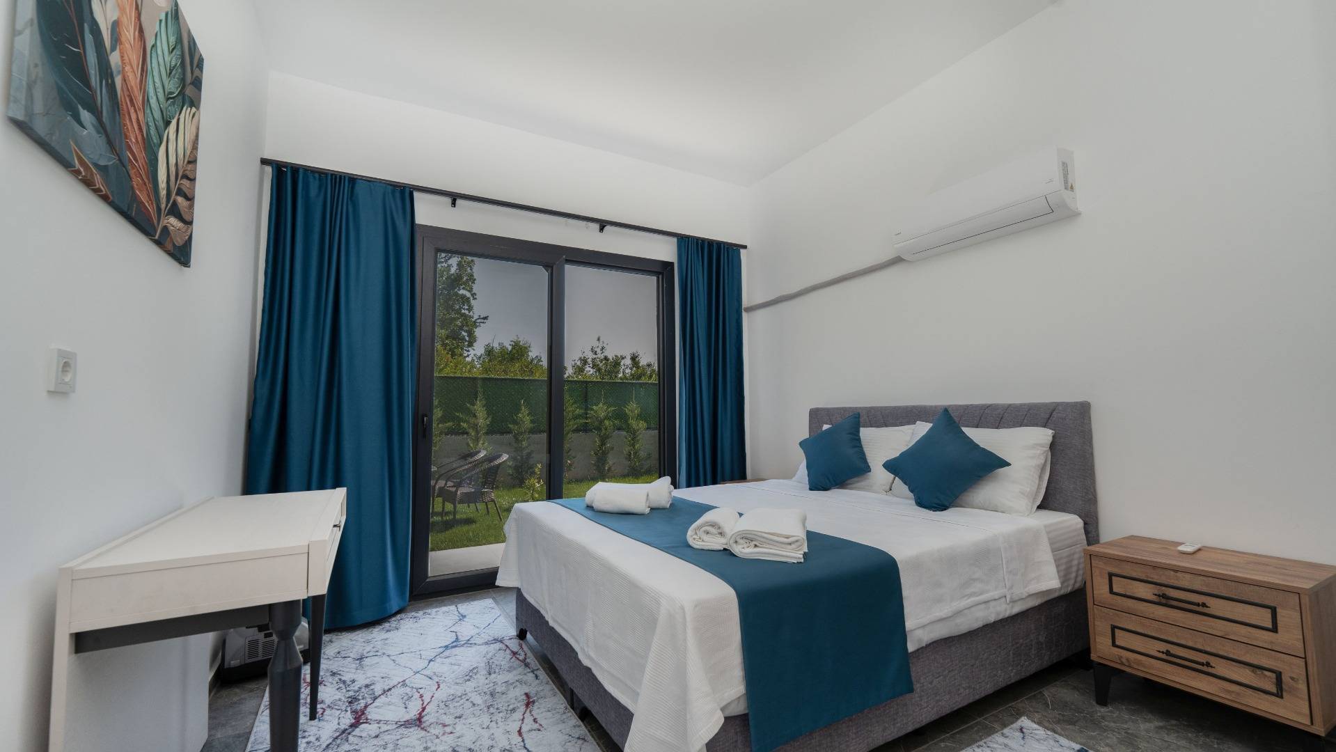 Seydikemer Kadıköy'de Yemyeşil Bahçeli, Özel Havuzlu, Çocuk Oyun Alanlı Villa