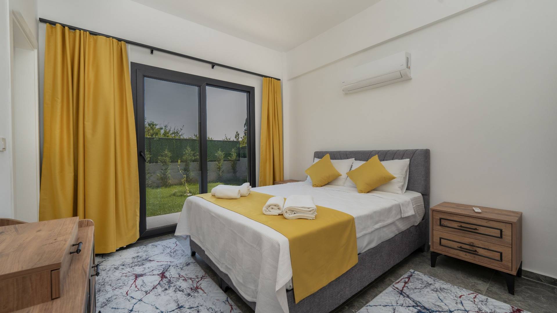Seydikemer Kadıköy'de Yemyeşil Bahçeli, Özel Havuzlu, Çocuk Oyun Alanlı Villa