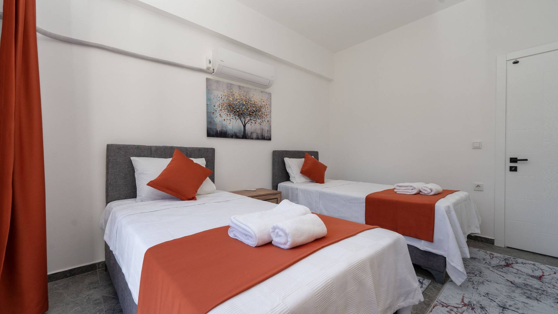 Seydikemer Kadıköy'de Yemyeşil Bahçeli, Özel Havuzlu, Çocuk Oyun Alanlı Villa