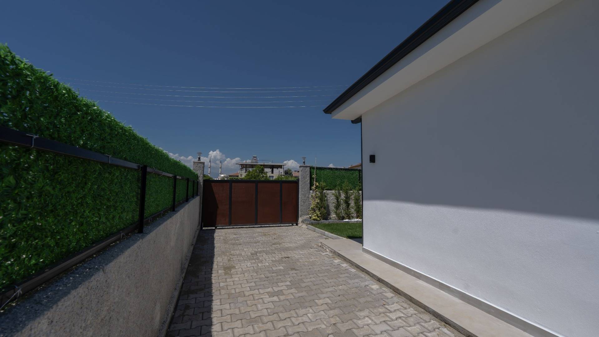 Seydikemer Kadıköy'de Yemyeşil Bahçeli, Özel Havuzlu, Çocuk Oyun Alanlı Villa
