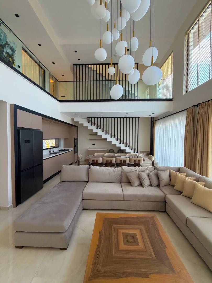 Seydikemer Kayadibi'nde Geniş Bahçeli, Isıtmalı Havuzlu, Saunalı Lüks Villa