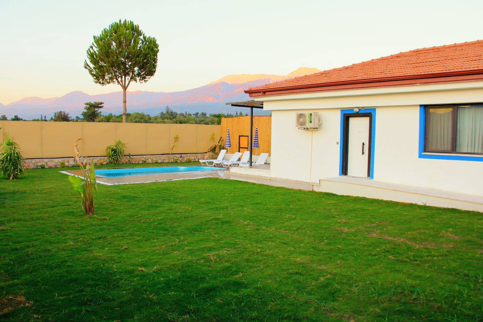Seydikemer Korubükü'nde Çekirdek Ailelere Uygun, Özel Havuzlu, Bahçeli Villa