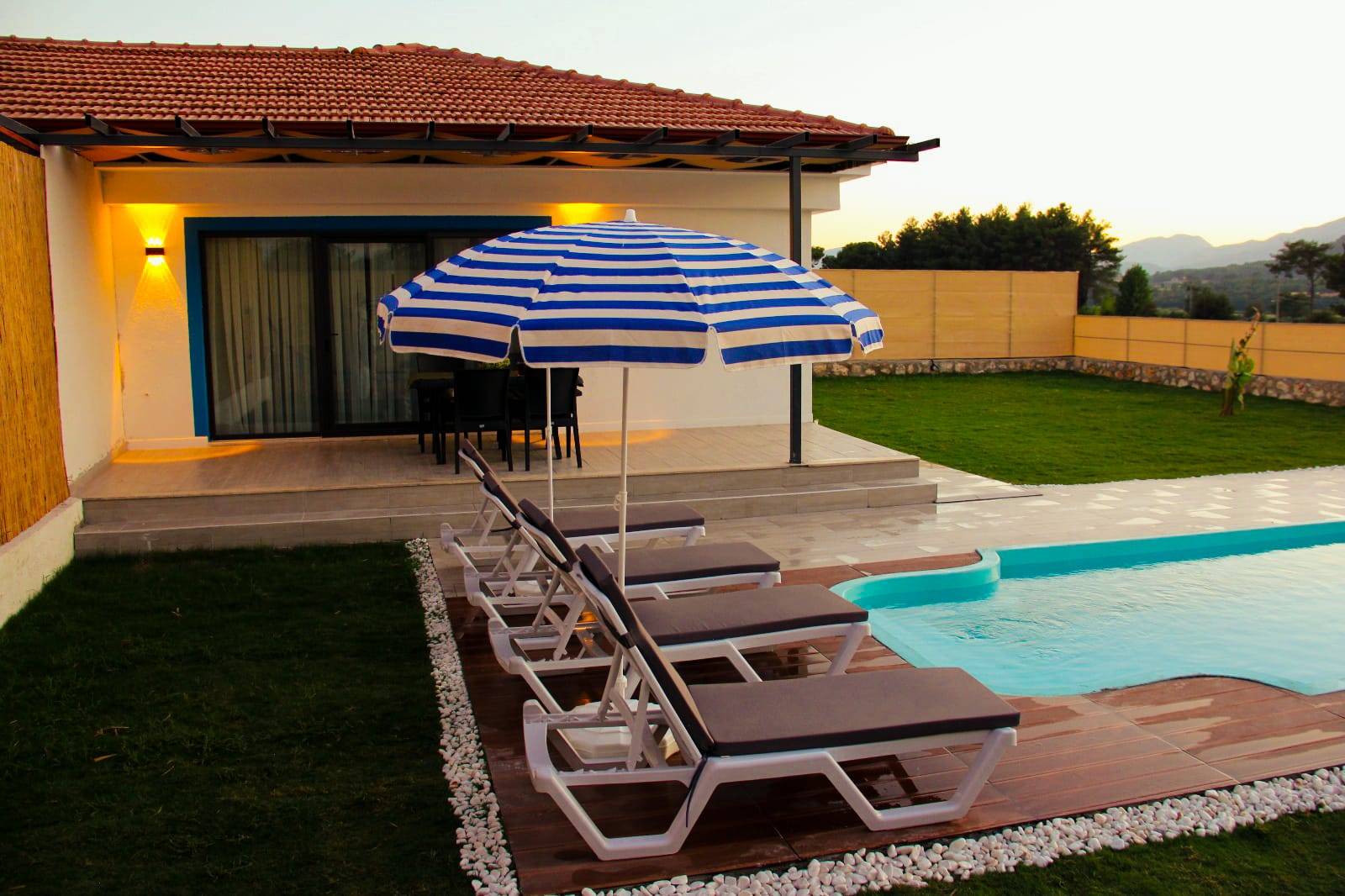Seydikemer Korubükü'nde Çekirdek Ailelere Uygun, Özel Havuzlu, Bahçeli Villa