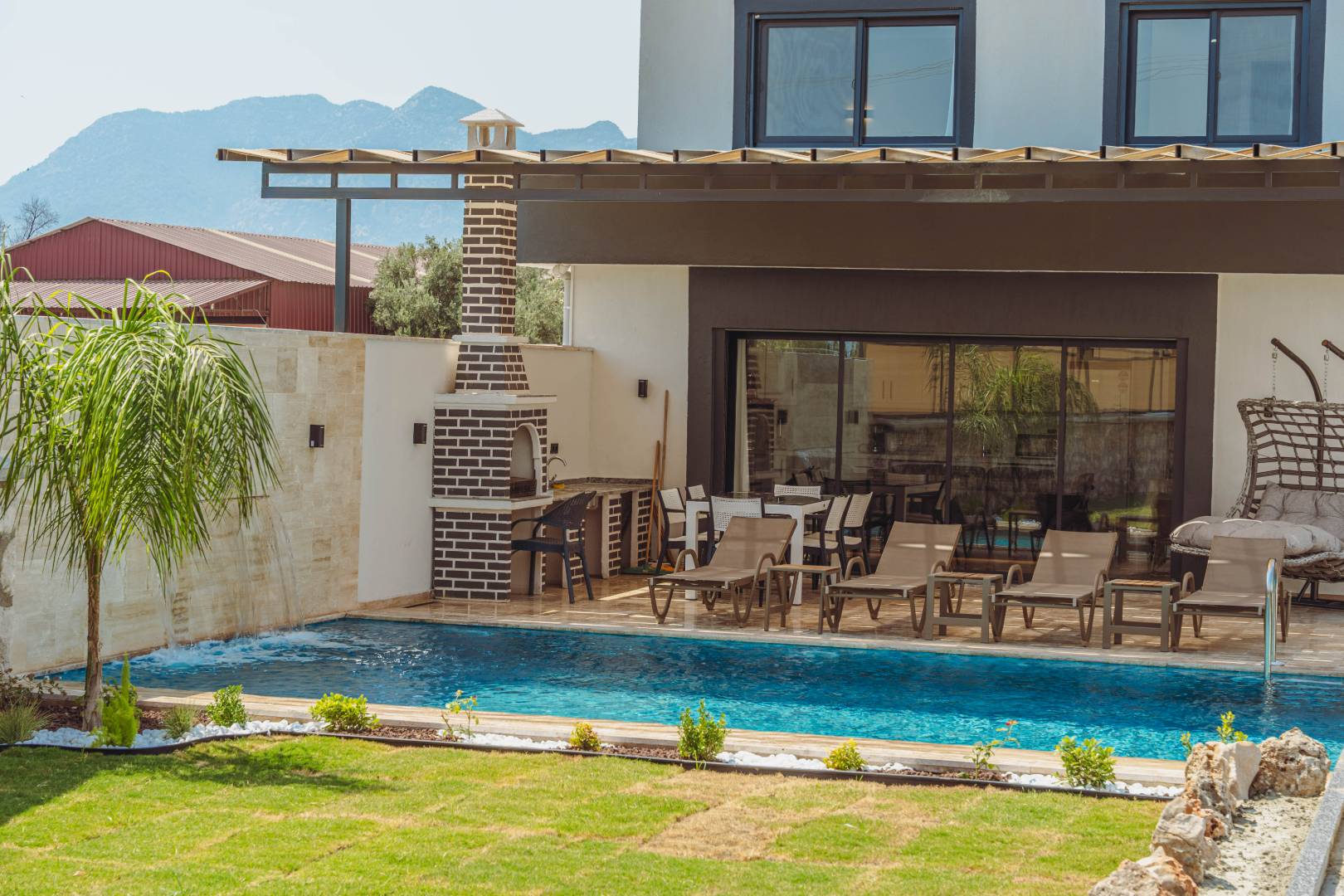 Seydikemer Kumluova'da Modern Tasarımlı, Özel Havuzlu, Lüks Villa