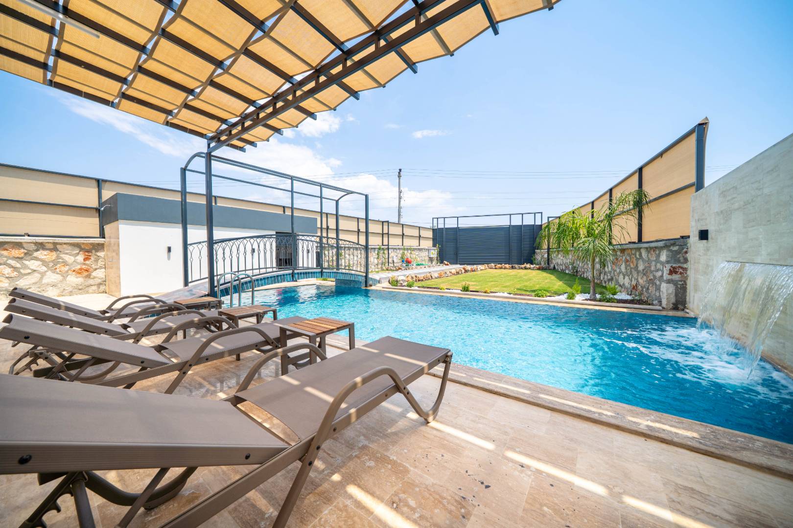 Seydikemer Kumluova'da Modern Tasarımlı, Özel Havuzlu, Lüks Villa