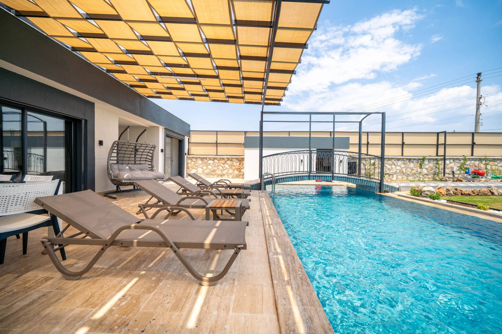 Seydikemer Kumluova'da Modern Tasarımlı, Özel Havuzlu, Lüks Villa