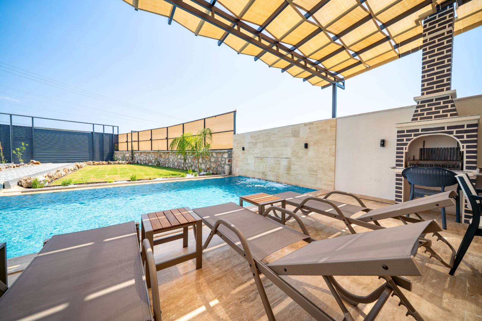 Seydikemer Kumluova'da Modern Tasarımlı, Özel Havuzlu, Lüks Villa
