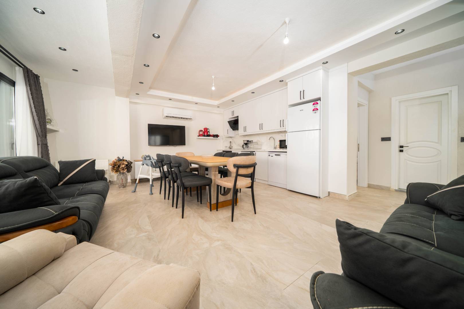 Seydikemer Kumluova'da Modern Tasarımlı, Özel Havuzlu, Lüks Villa