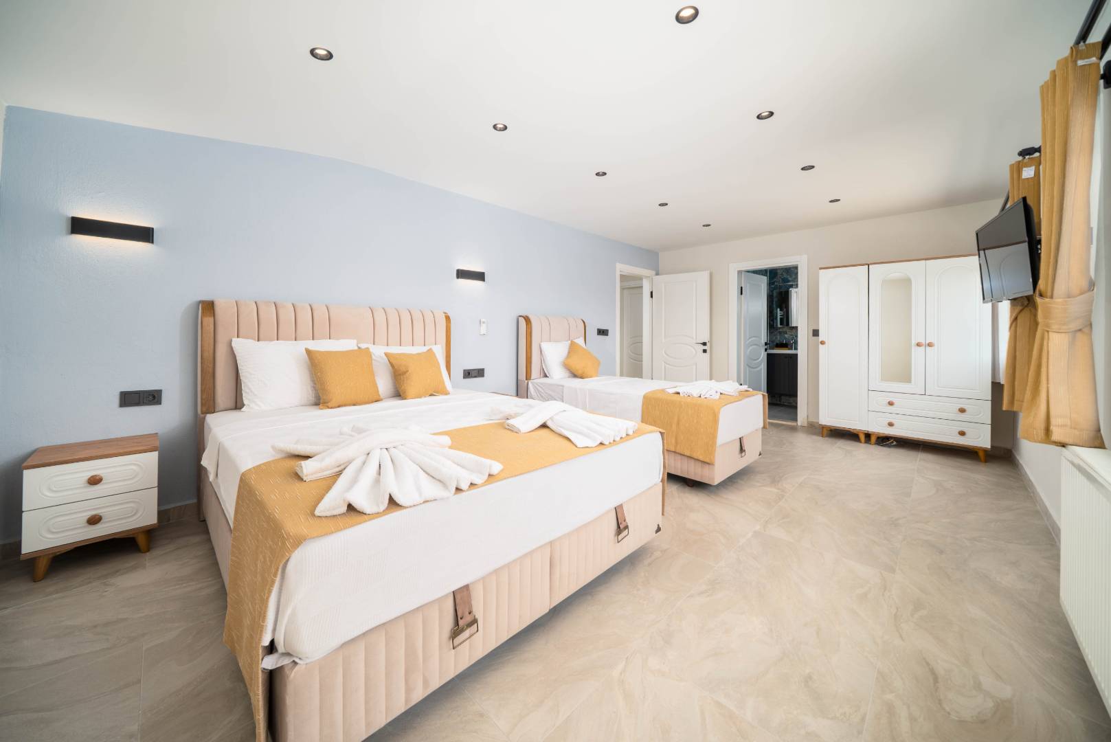 Seydikemer Kumluova'da Modern Tasarımlı, Özel Havuzlu, Lüks Villa
