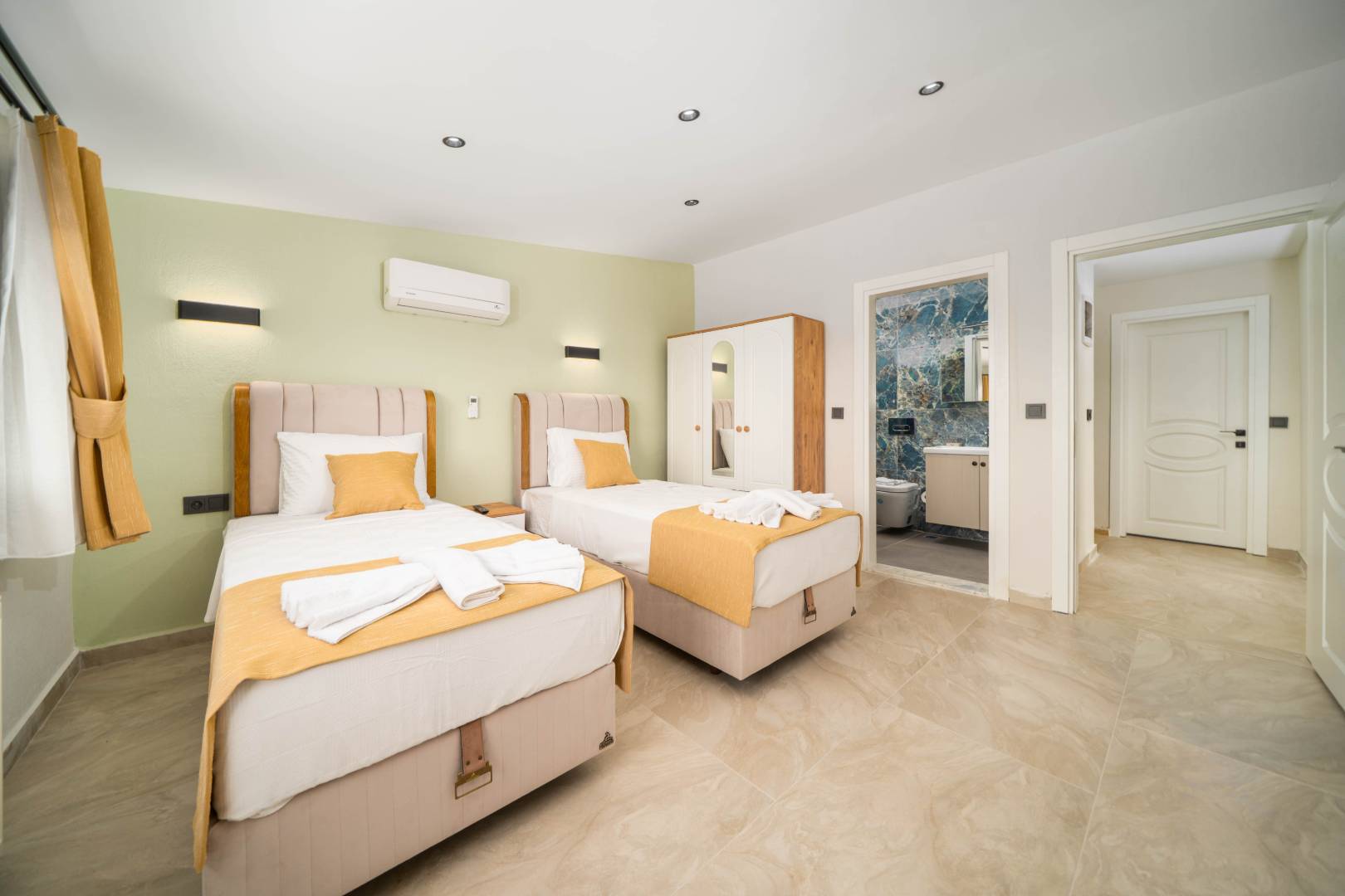 Seydikemer Kumluova'da Modern Tasarımlı, Özel Havuzlu, Lüks Villa