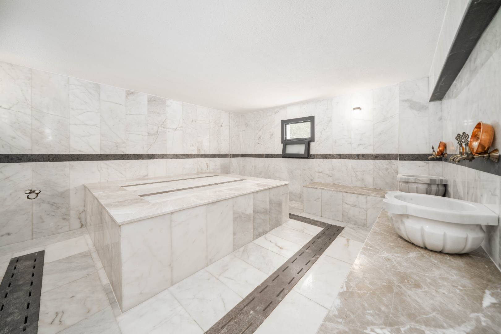 Seydikemer Kumluova'da Modern Tasarımlı, Özel Havuzlu, Lüks Villa
