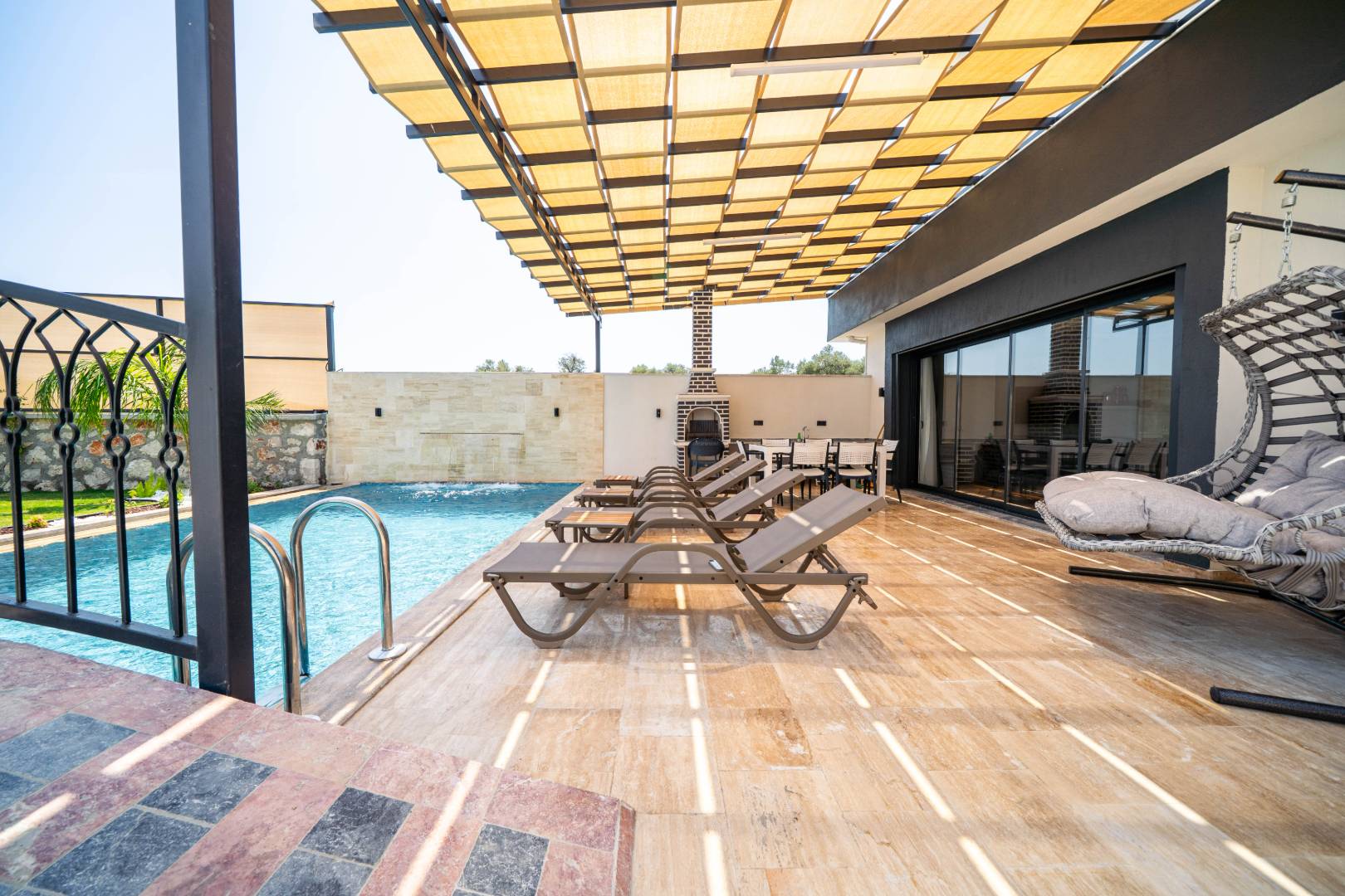 Seydikemer Kumluova'da Modern Tasarımlı, Özel Havuzlu, Lüks Villa