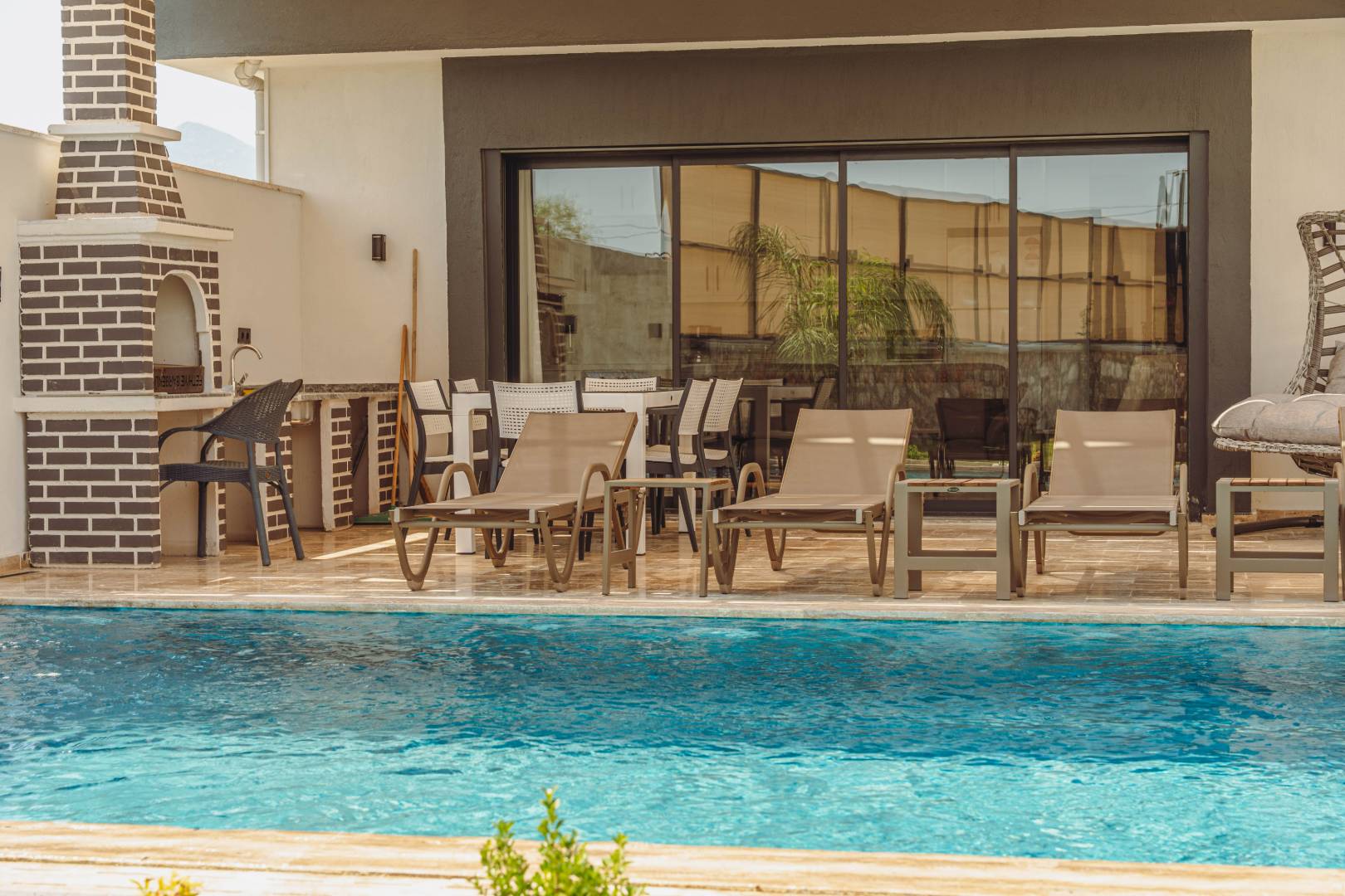 Seydikemer Kumluova'da Modern Tasarımlı, Özel Havuzlu, Lüks Villa