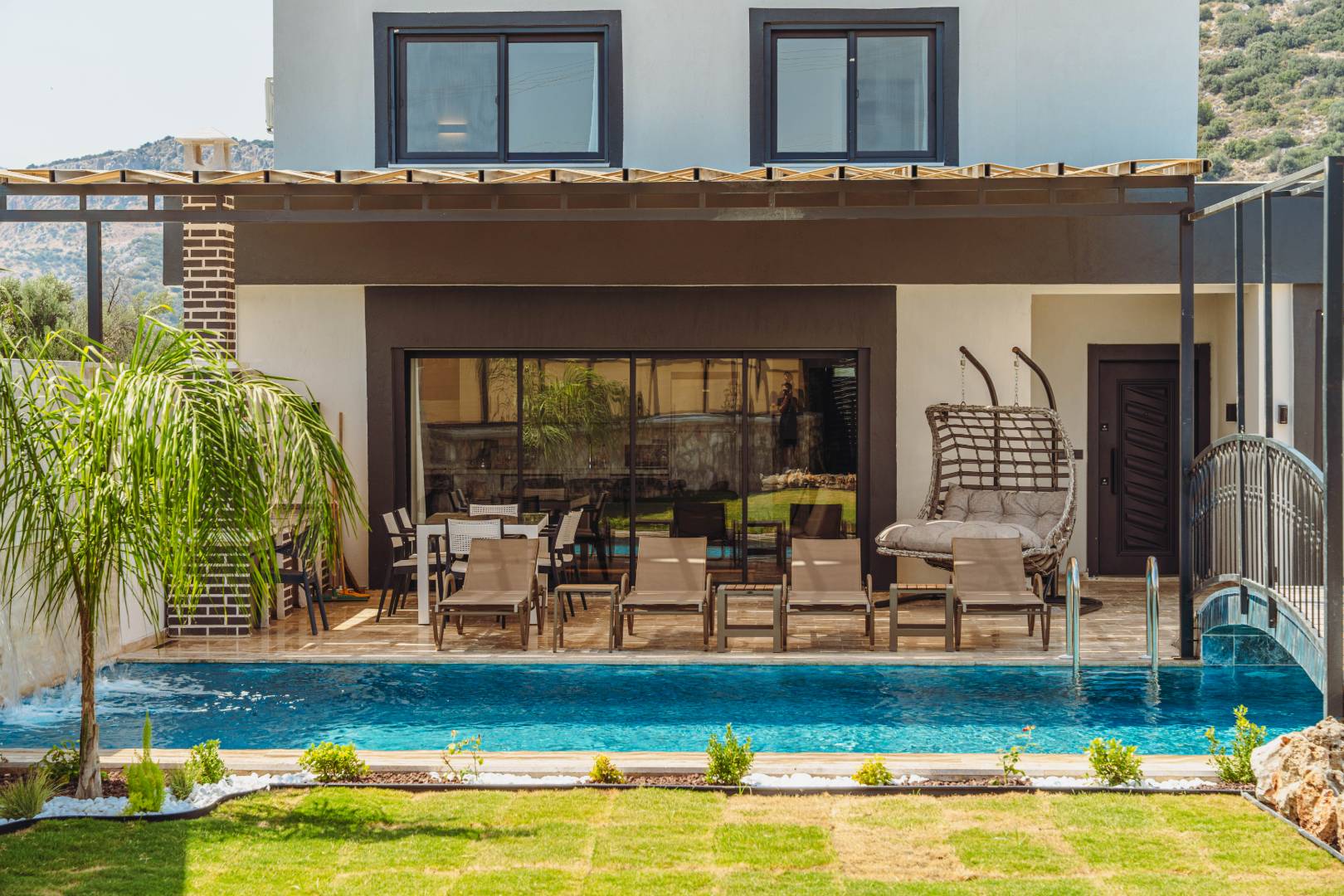 Seydikemer Kumluova'da Modern Tasarımlı, Özel Havuzlu, Lüks Villa