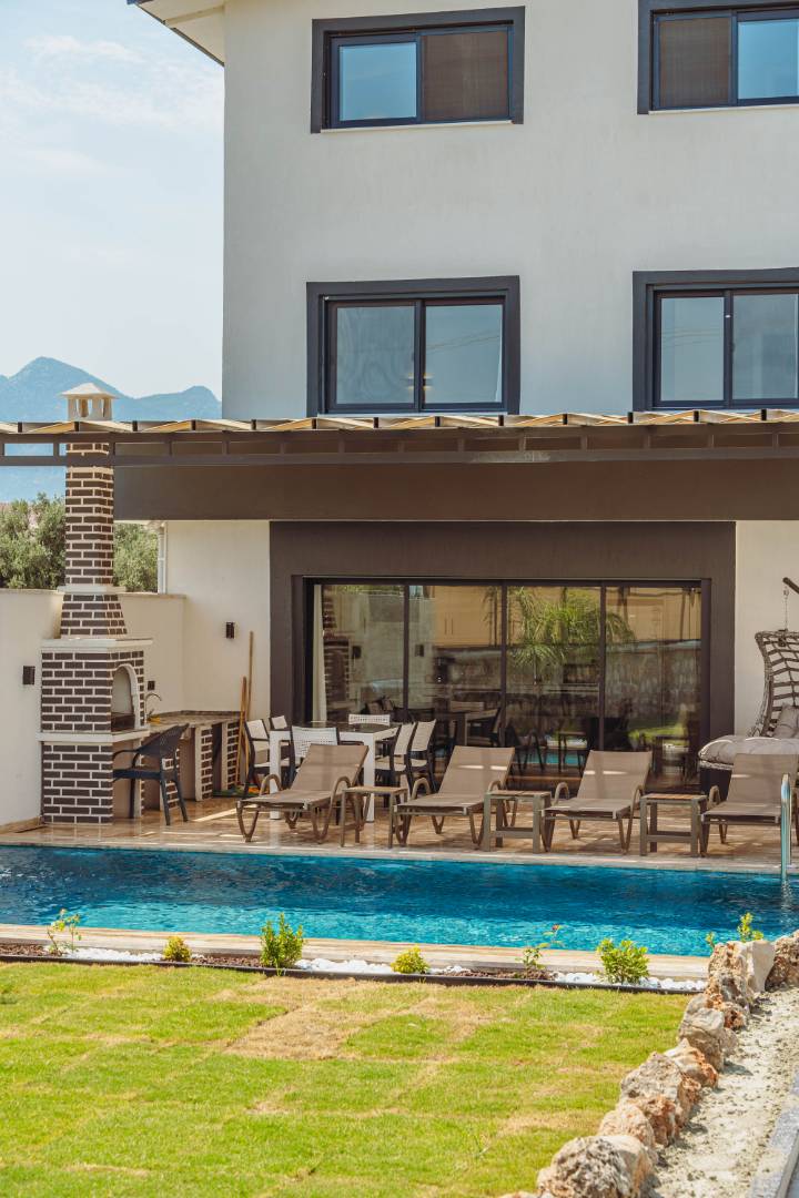 Seydikemer Kumluova'da Modern Tasarımlı, Özel Havuzlu, Lüks Villa