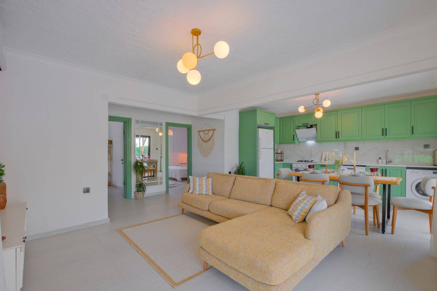Seydikemer Yakabağ'da Huzurlu Doğa İçerisinde, Kapalı Havuzlu, Konforlu Villa