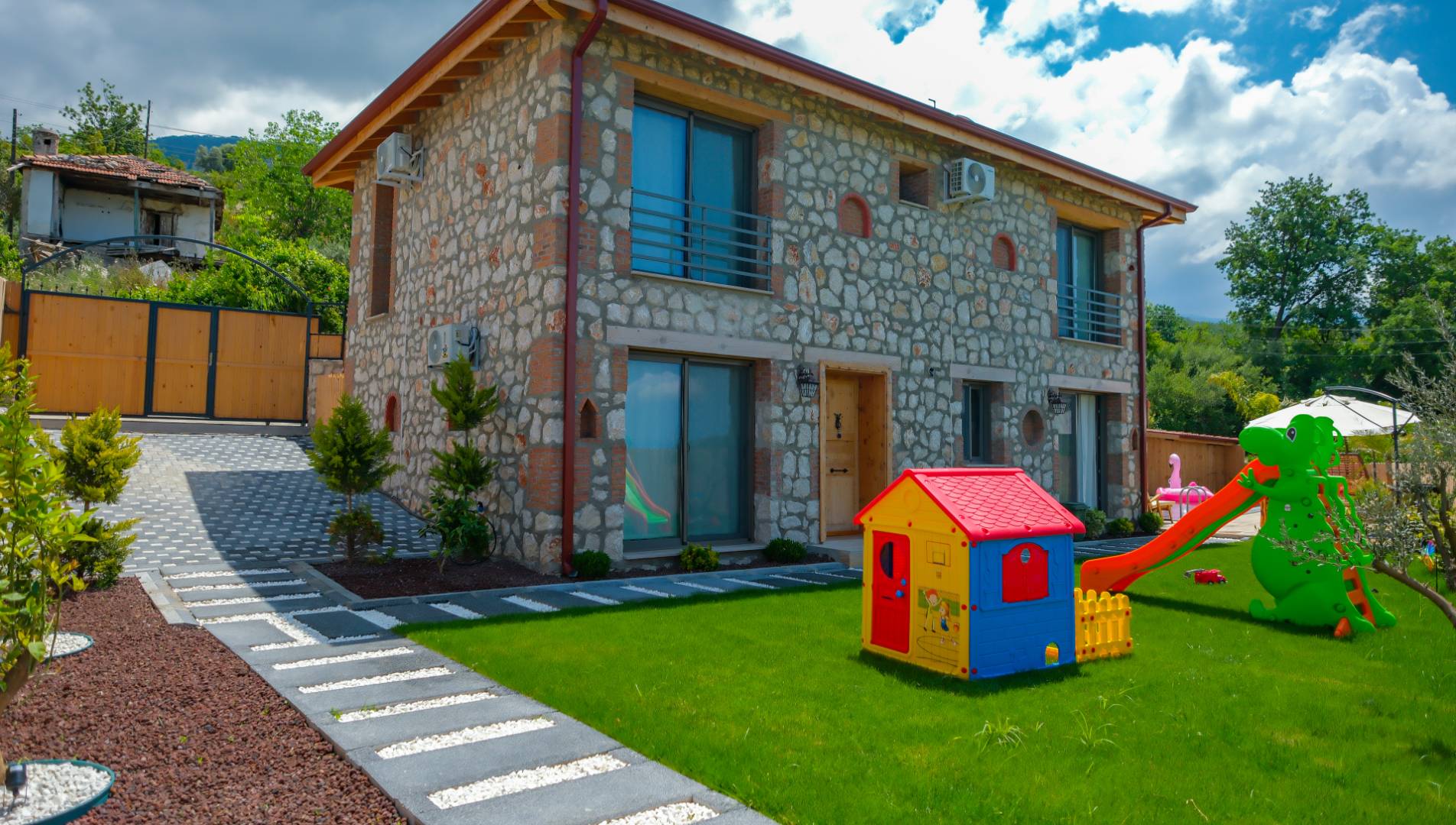 Seydikemer Yakaköy'de Doğa Manzaralı, Özel Havuzlu,Taş Villa 46519 — 2