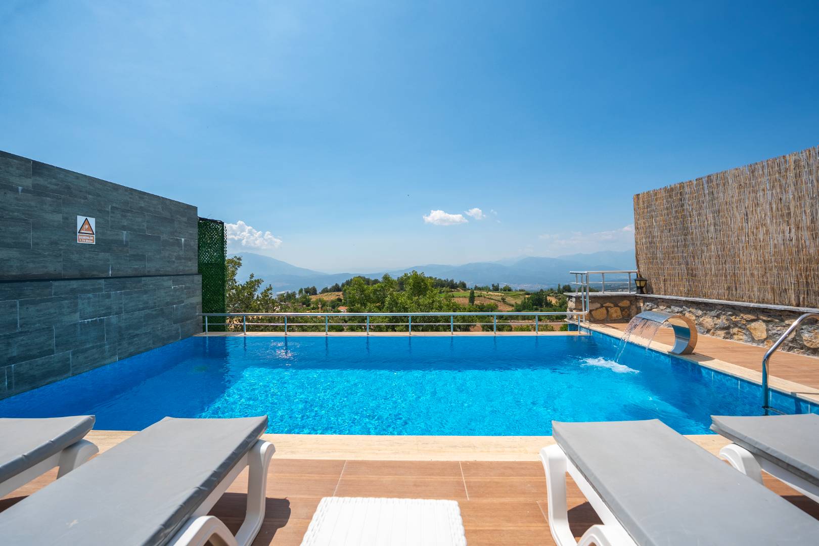 Seydikemer Yakaköy'de Sakin Konumda, Özel Havuzlu, İkiz Villa 45114 — 4