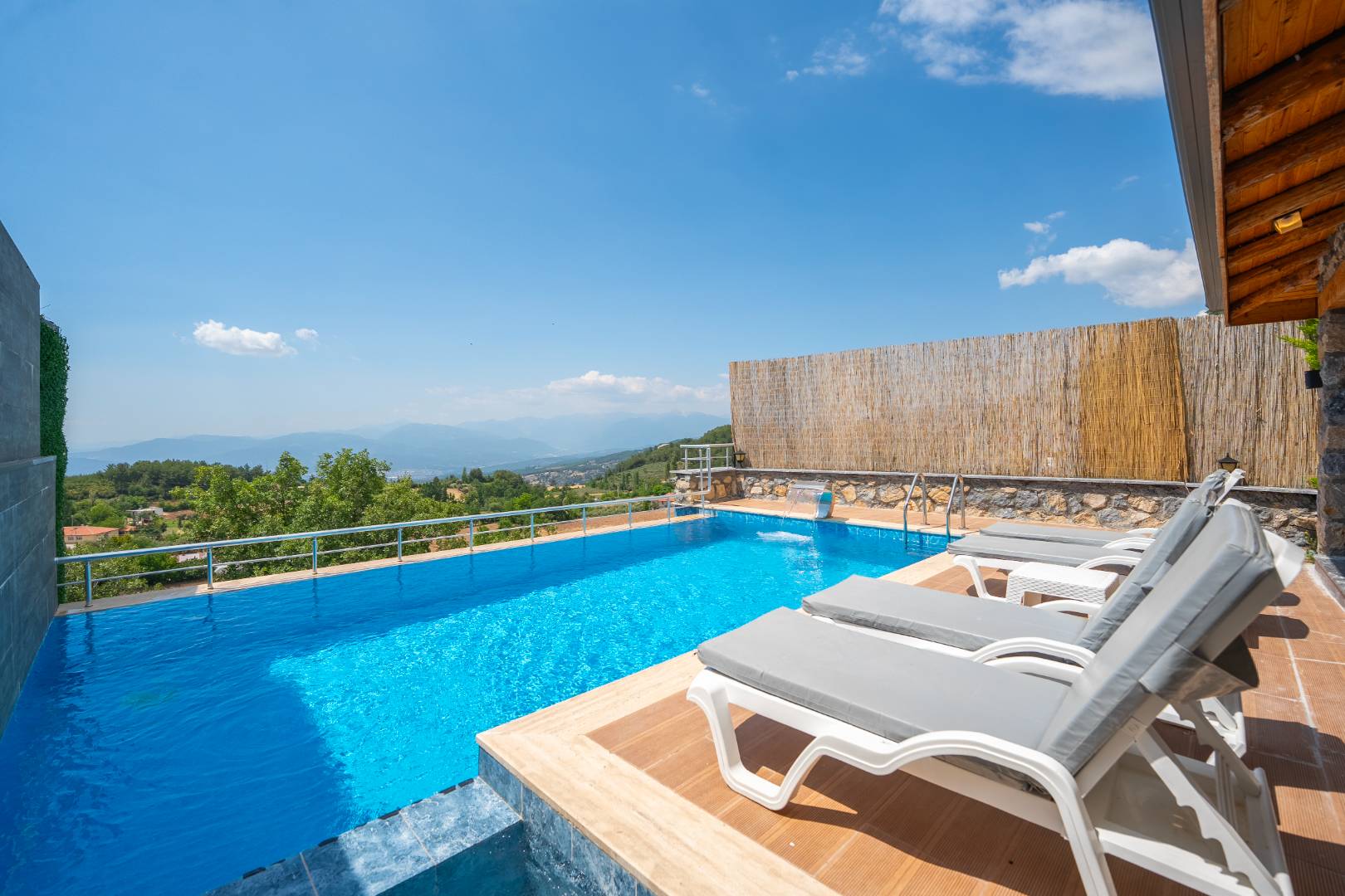 Seydikemer Yakaköy'de Sakin Konumda, Özel Havuzlu, İkiz Villa 45114 — 5