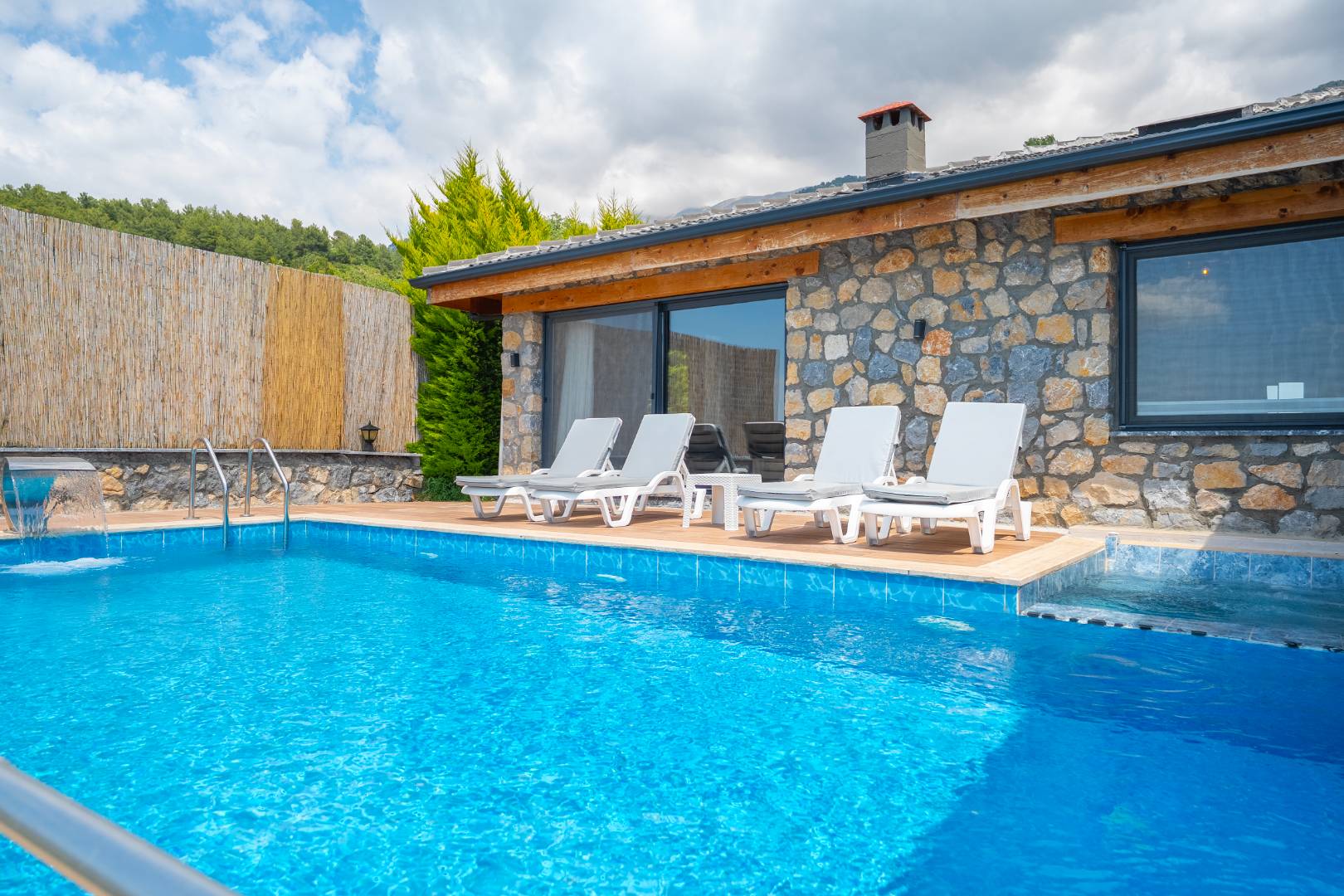 Seydikemer Yakaköy'de Sakin Konumda, Özel Havuzlu, İkiz Villa 45114 — 7