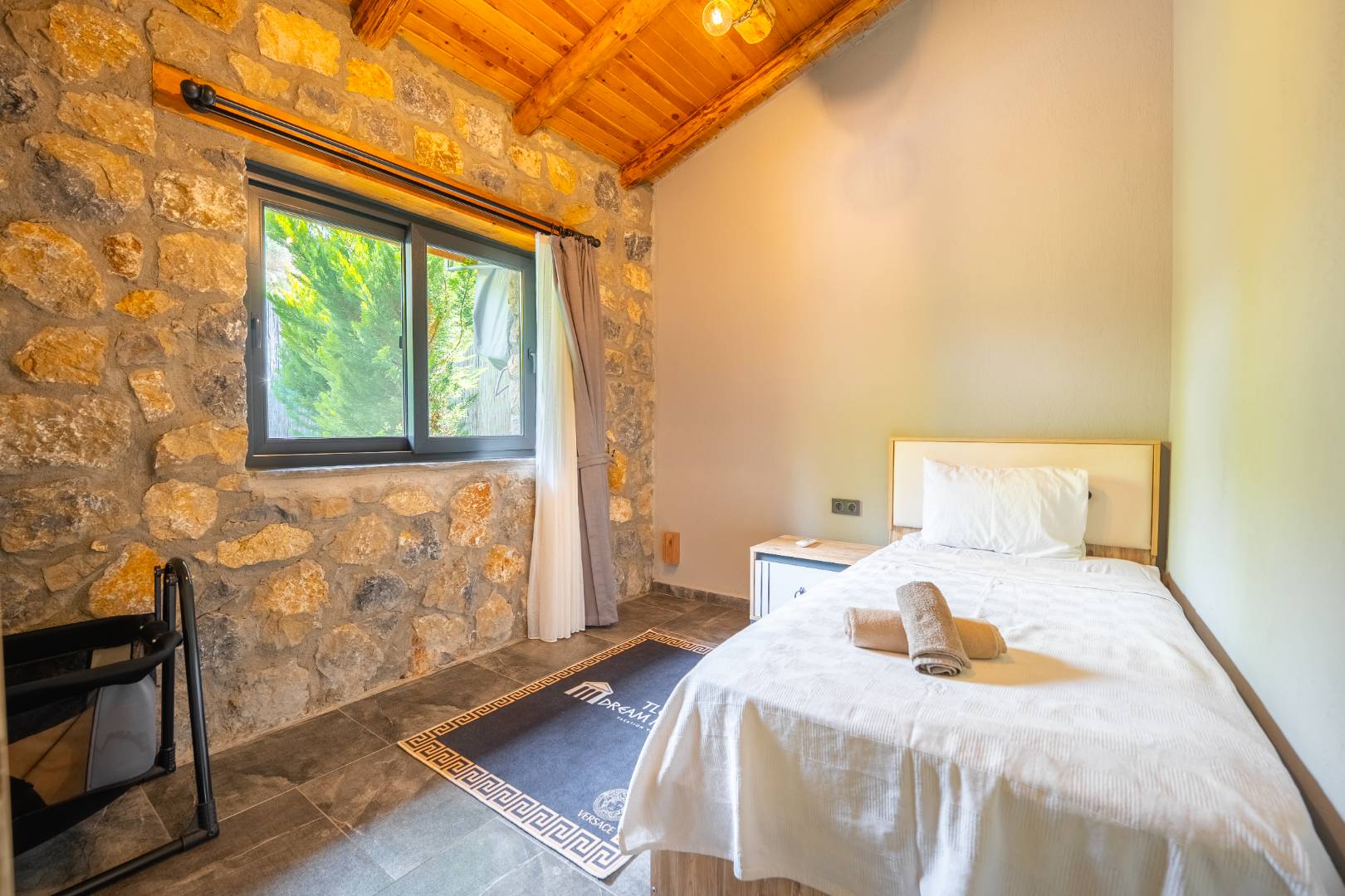 Seydikemer Yakaköy'de Sakin Konumda, Özel Havuzlu, İkiz Villa