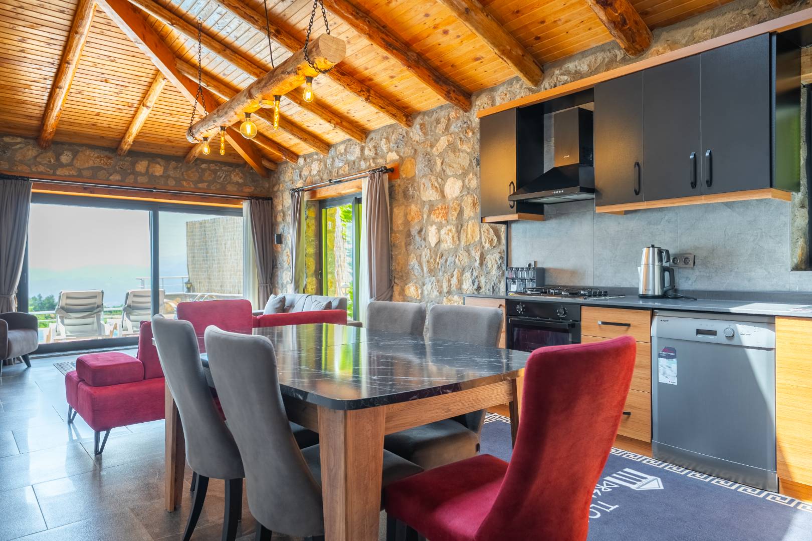 Seydikemer Yakaköy'de Sakin Konumda, Özel Havuzlu, İkiz Villa