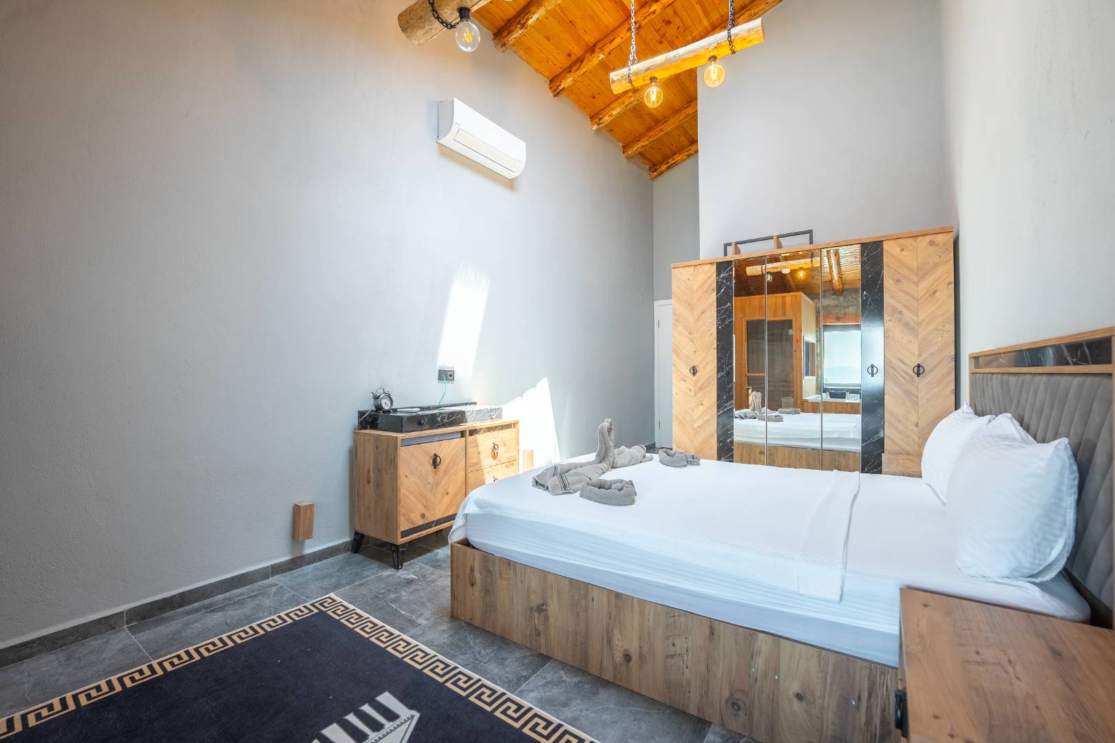 Seydikemer Yakaköy'de Sakin Konumda, Özel Havuzlu, İkiz Villa