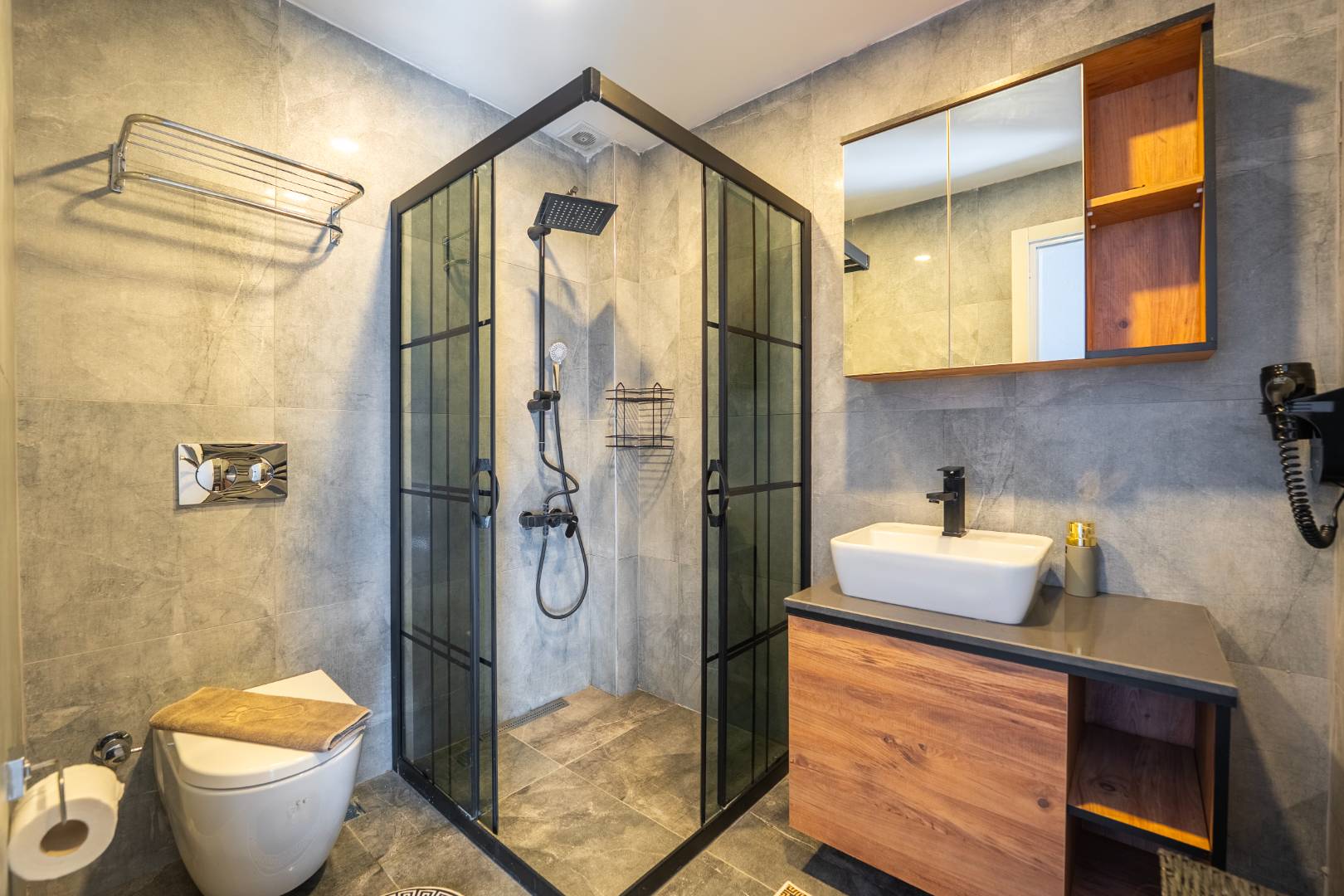 Seydikemer Yakaköy'de Sakin Konumda, Özel Havuzlu, İkiz Villa