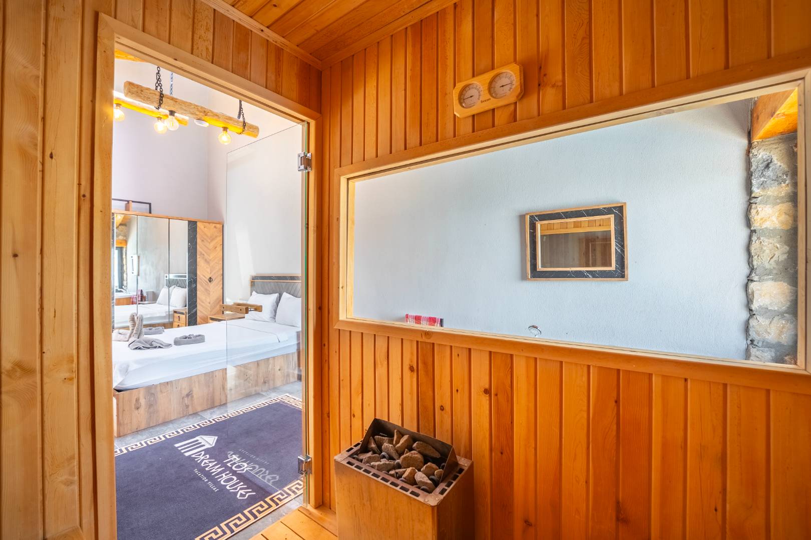 Seydikemer Yakaköy'de Sakin Konumda, Özel Havuzlu, İkiz Villa