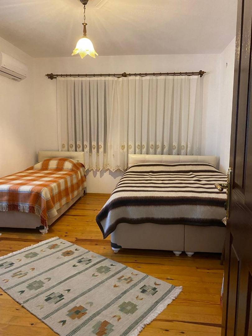Ula Akyaka'da Geniş Ailelere Uygun, 8 Kişilik, Konforlu Ev