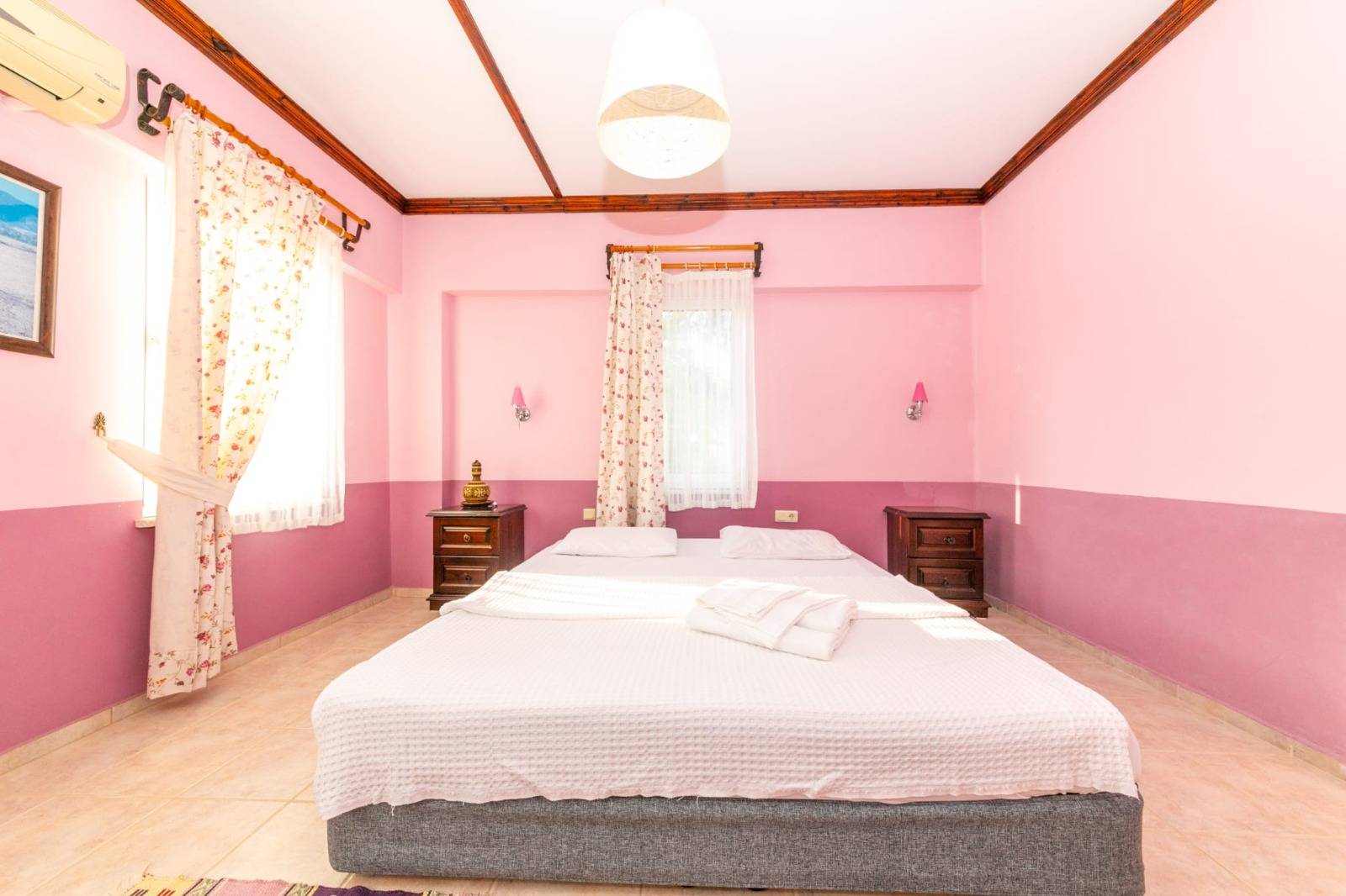 Ula Kızılyaka Kalabalık Ailelere Uygun, Özel Havuzlu, Geniş Villa