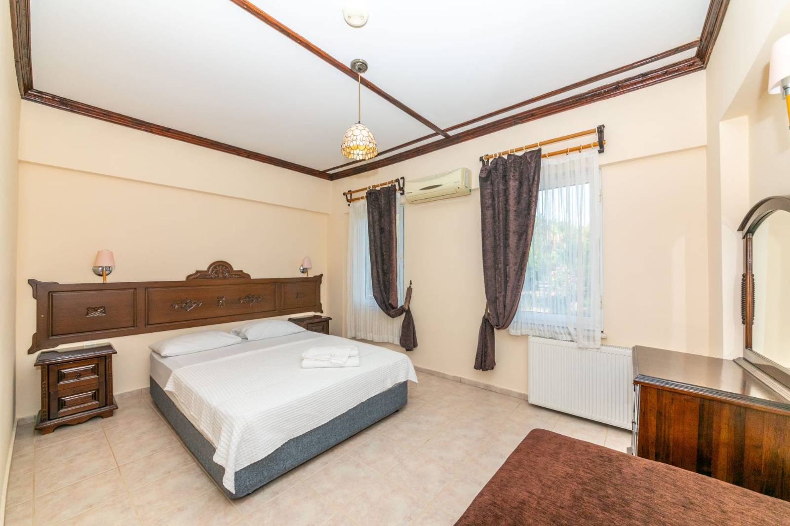 Ula Kızılyaka Kalabalık Ailelere Uygun, Özel Havuzlu, Geniş Villa