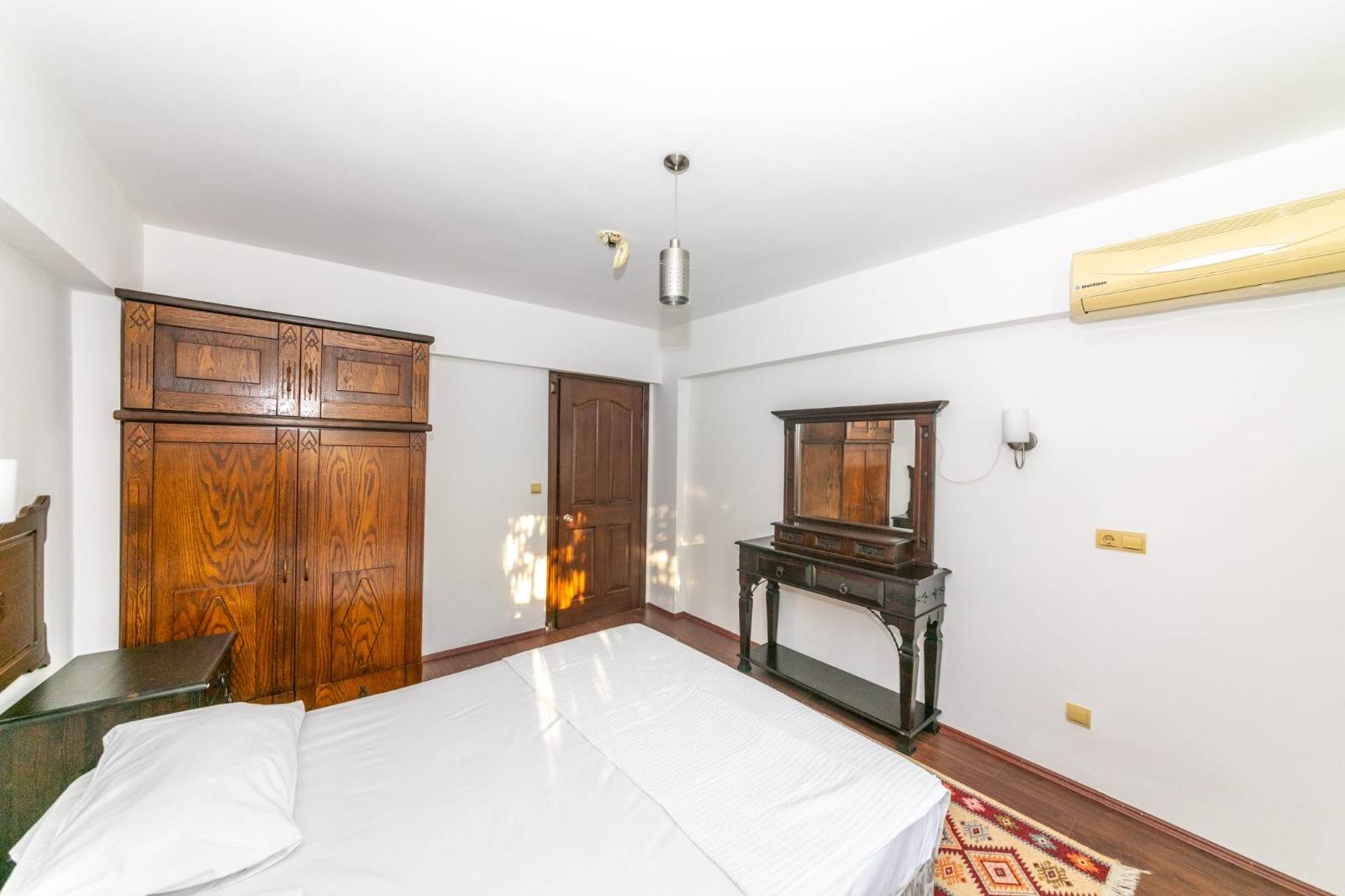 Ula Kızılyaka Kalabalık Ailelere Uygun, Özel Havuzlu, Geniş Villa