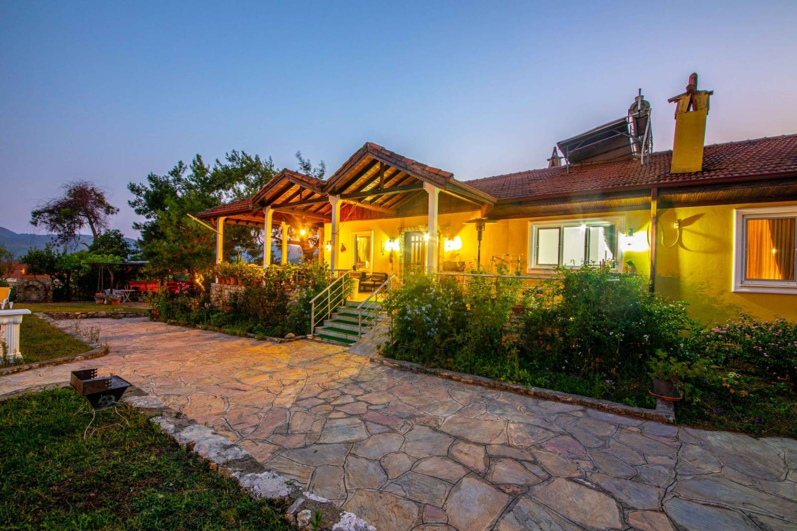 Ula Kızılyaka Kalabalık Ailelere Uygun, Özel Havuzlu, Geniş Villa