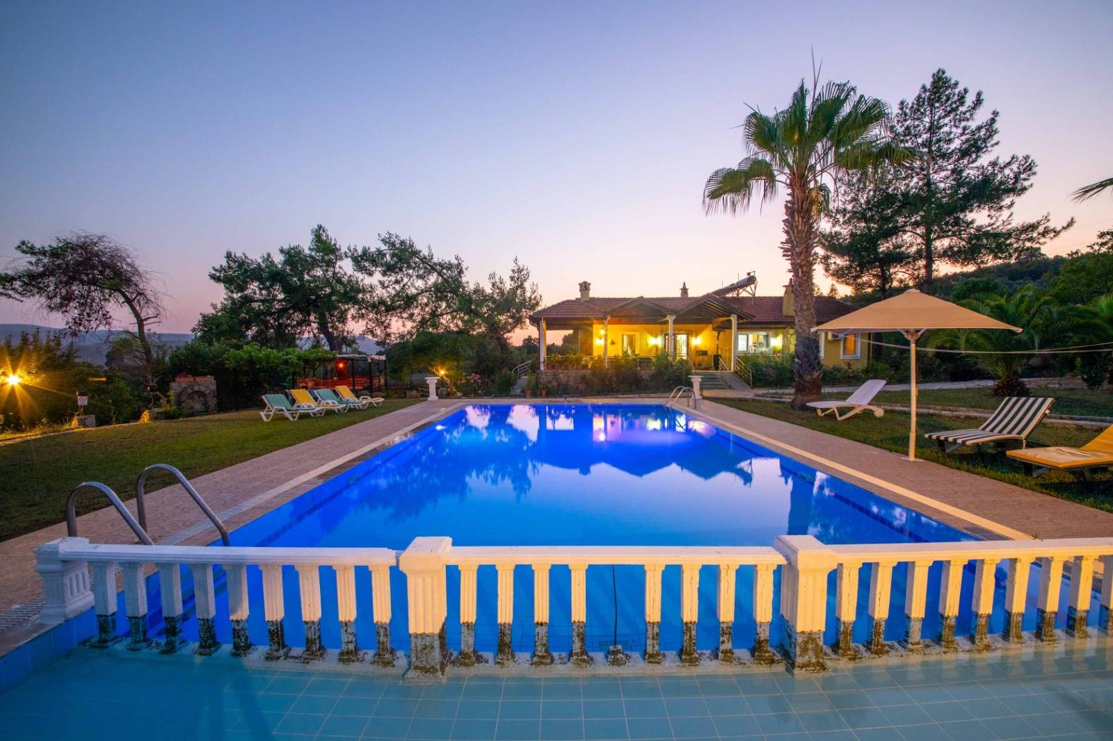 Ula Kızılyaka Kalabalık Ailelere Uygun, Özel Havuzlu, Geniş Villa