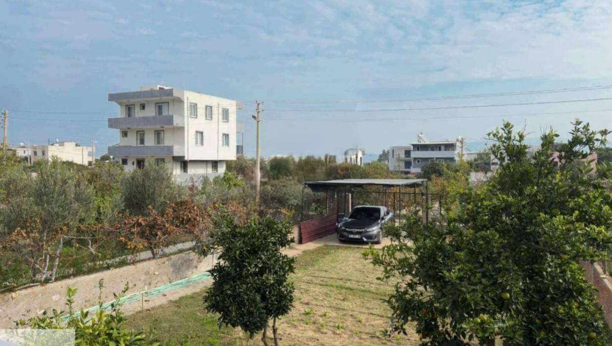Urla Güzelbahçe'de Denize Yakın, Bahçeli, 2+1 Villa