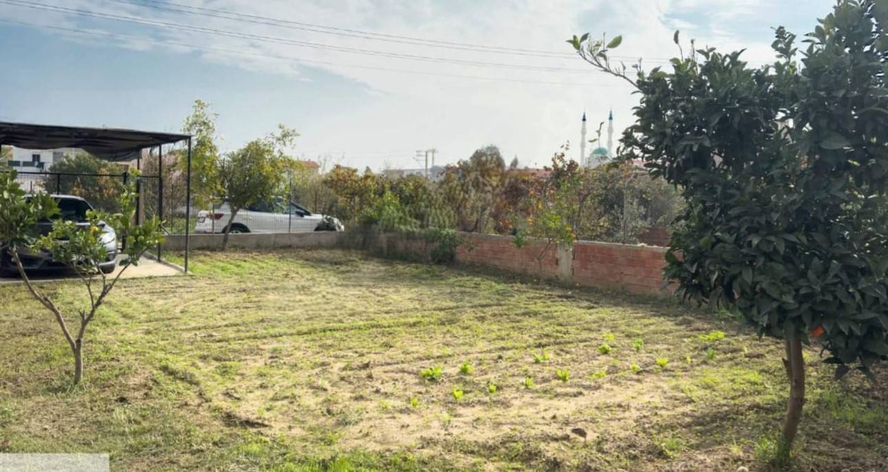 Urla Güzelbahçe'de Denize Yakın, Bahçeli, 2+1 Villa