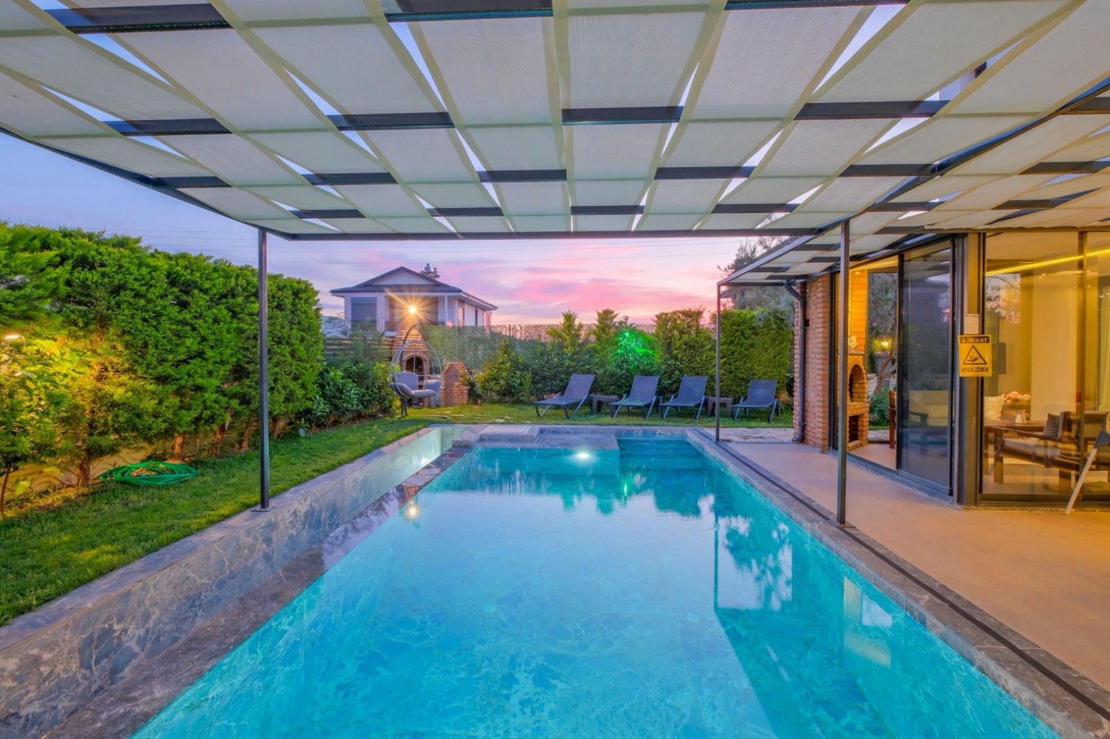 Fethiye Karaçulha'da Geniş Ailelere Uygun, Özel Havuzlu, Modern Villa