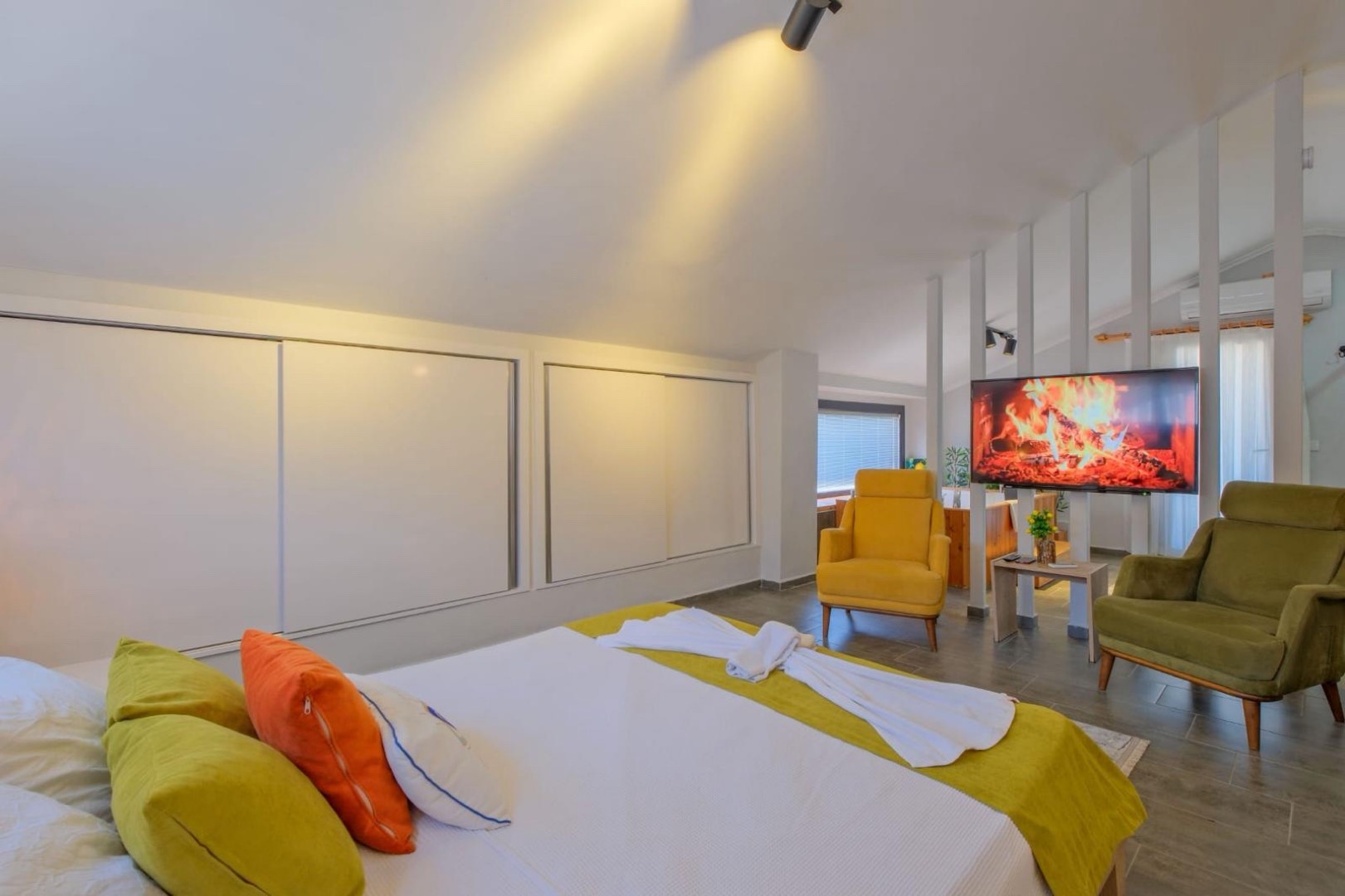 Fethiye Karaçulha'da Geniş Ailelere Uygun, Özel Havuzlu, Modern Villa