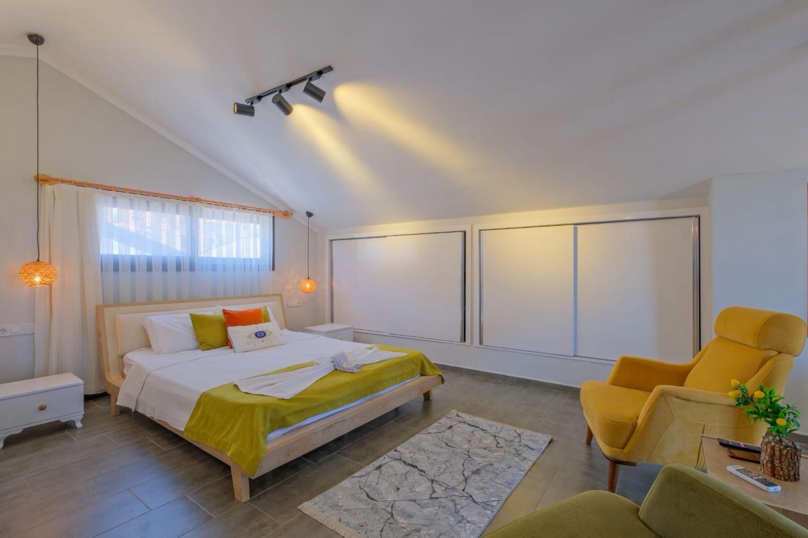 Fethiye Karaçulha'da Geniş Ailelere Uygun, Özel Havuzlu, Modern Villa
