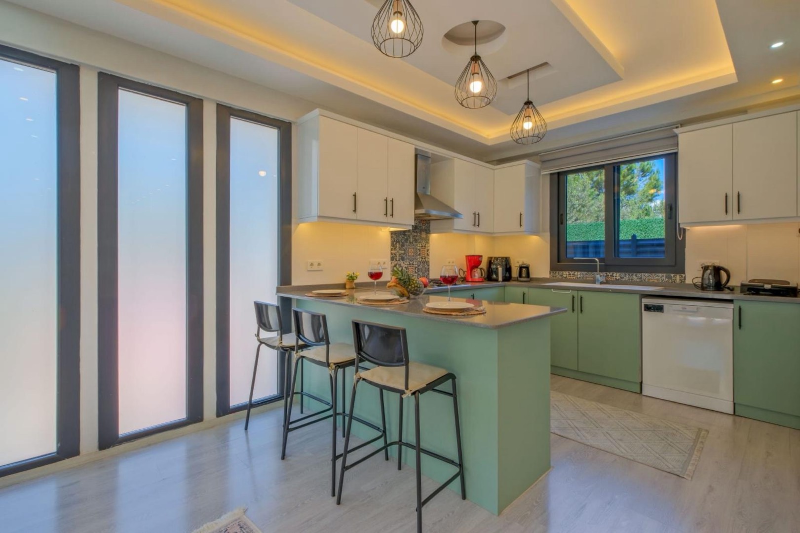Fethiye Karaçulha'da Geniş Ailelere Uygun, Özel Havuzlu, Modern Villa