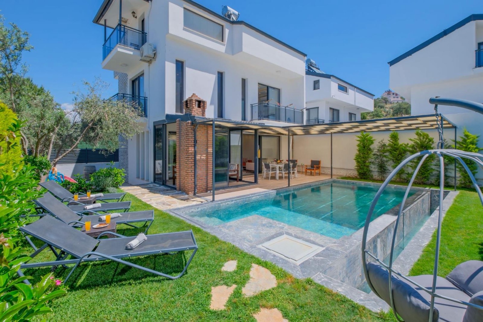 Fethiye Karaçulha'da Geniş Ailelere Uygun, Özel Havuzlu, Modern Villa